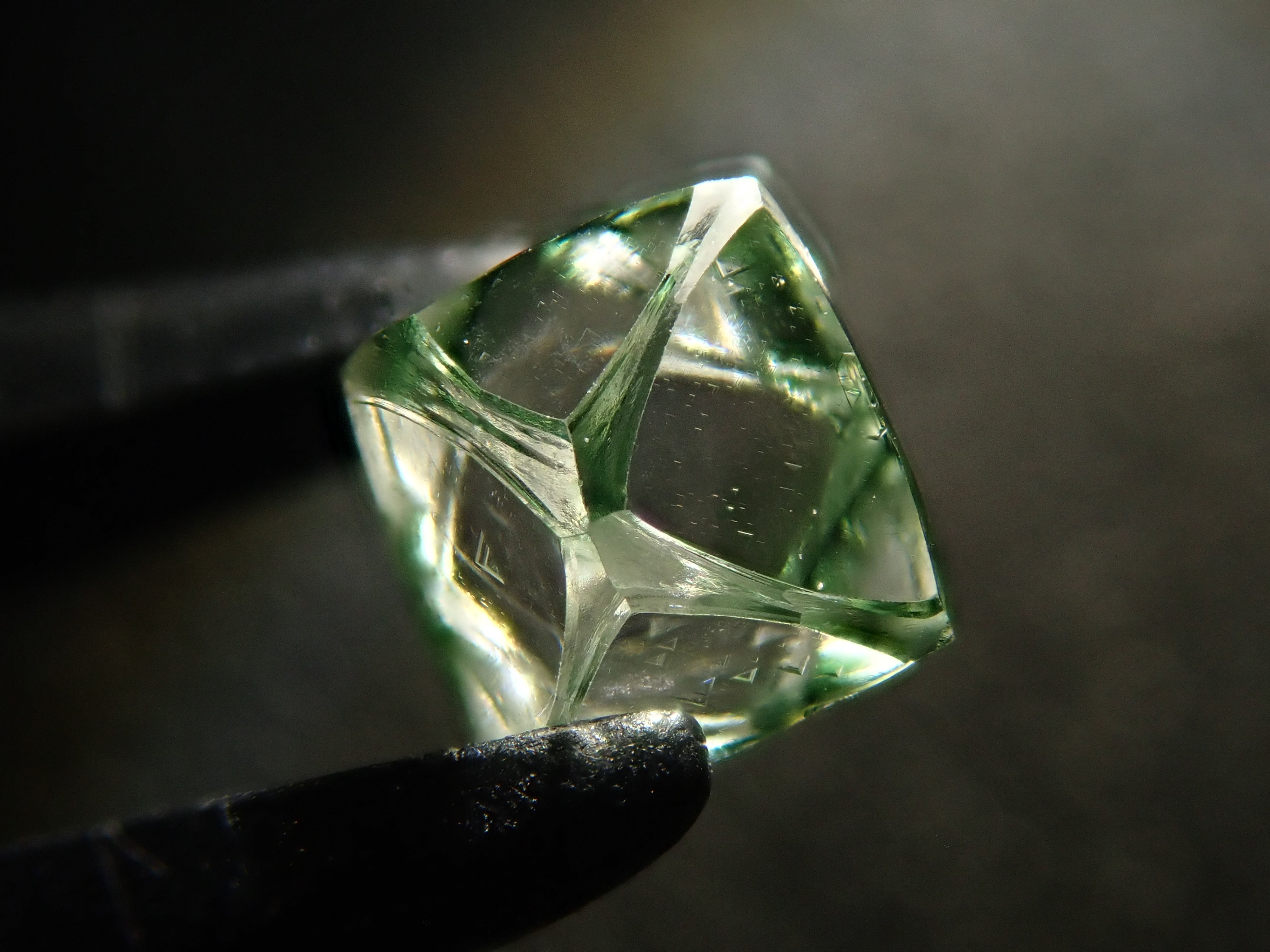 [Lottery Sale 0201_11] Zimbabwe Green Diamond Rough (Sawable) 0.402ct Rough with Trigon