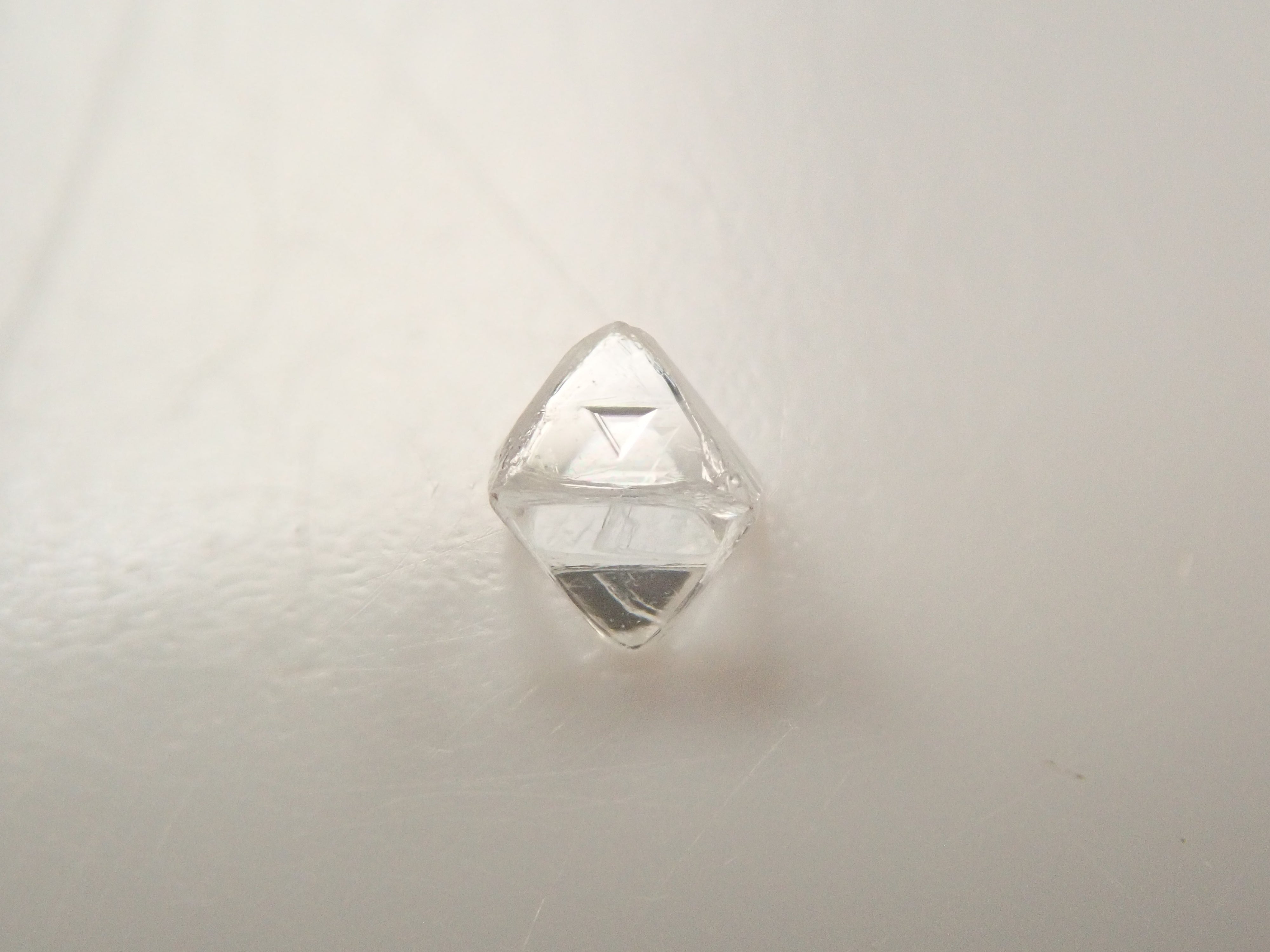 【1/26 22時販売】カナダ産ダイヤモンド原石（ソーヤブル） 0.099ct原石・トライゴン有り