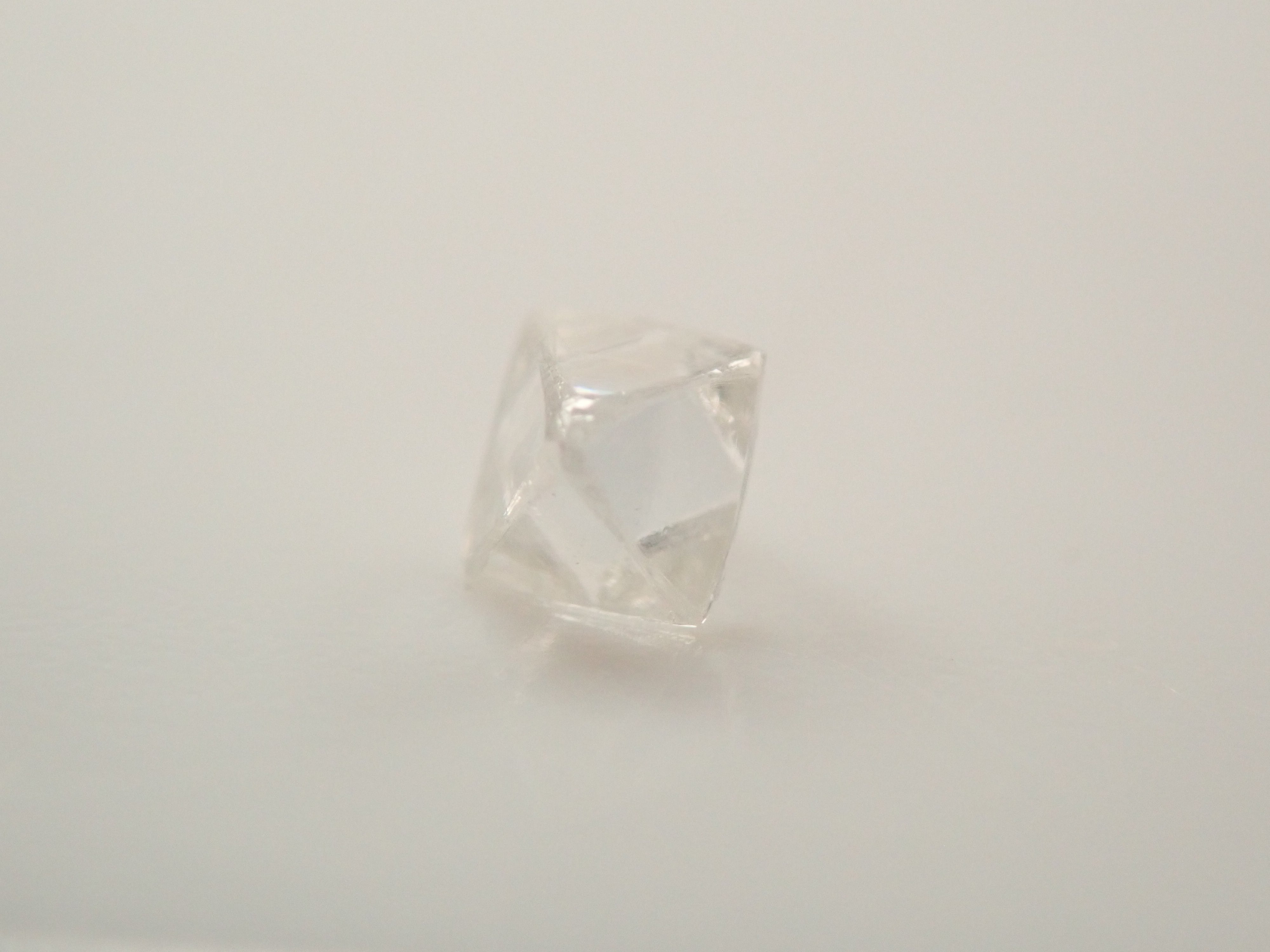 【1/26 22時販売】カナダ産ダイヤモンド原石（ソーヤブル） 0.099ct原石・トライゴン有り