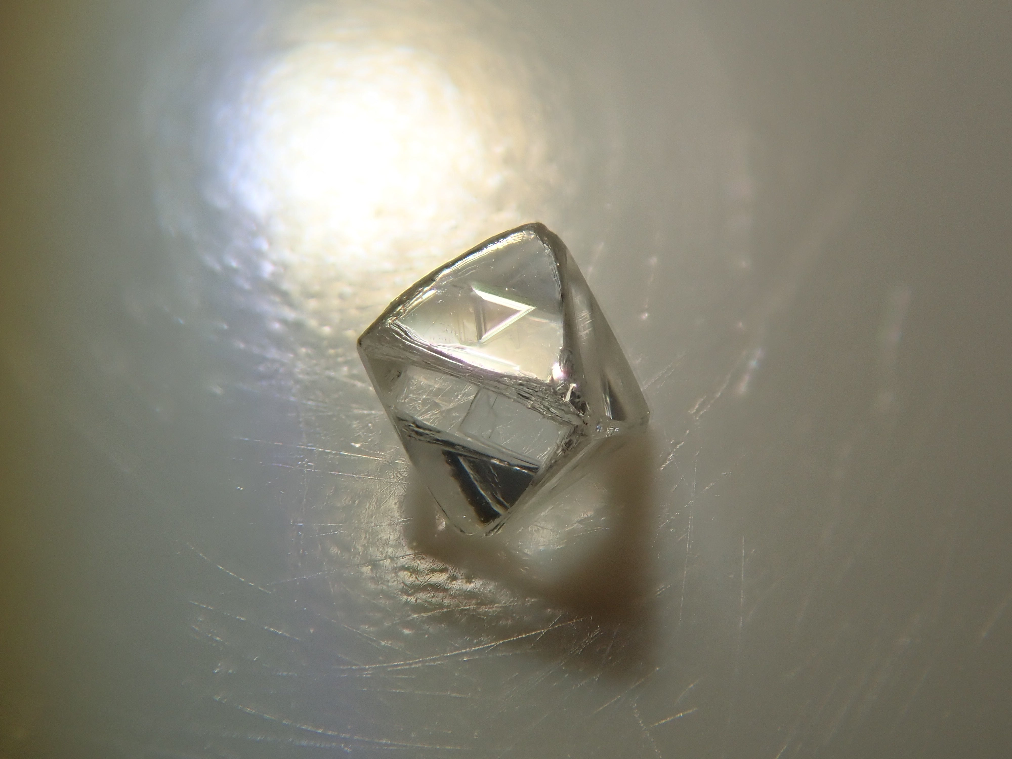 【1/26 22時販売】カナダ産ダイヤモンド原石（ソーヤブル） 0.099ct原石・トライゴン有り