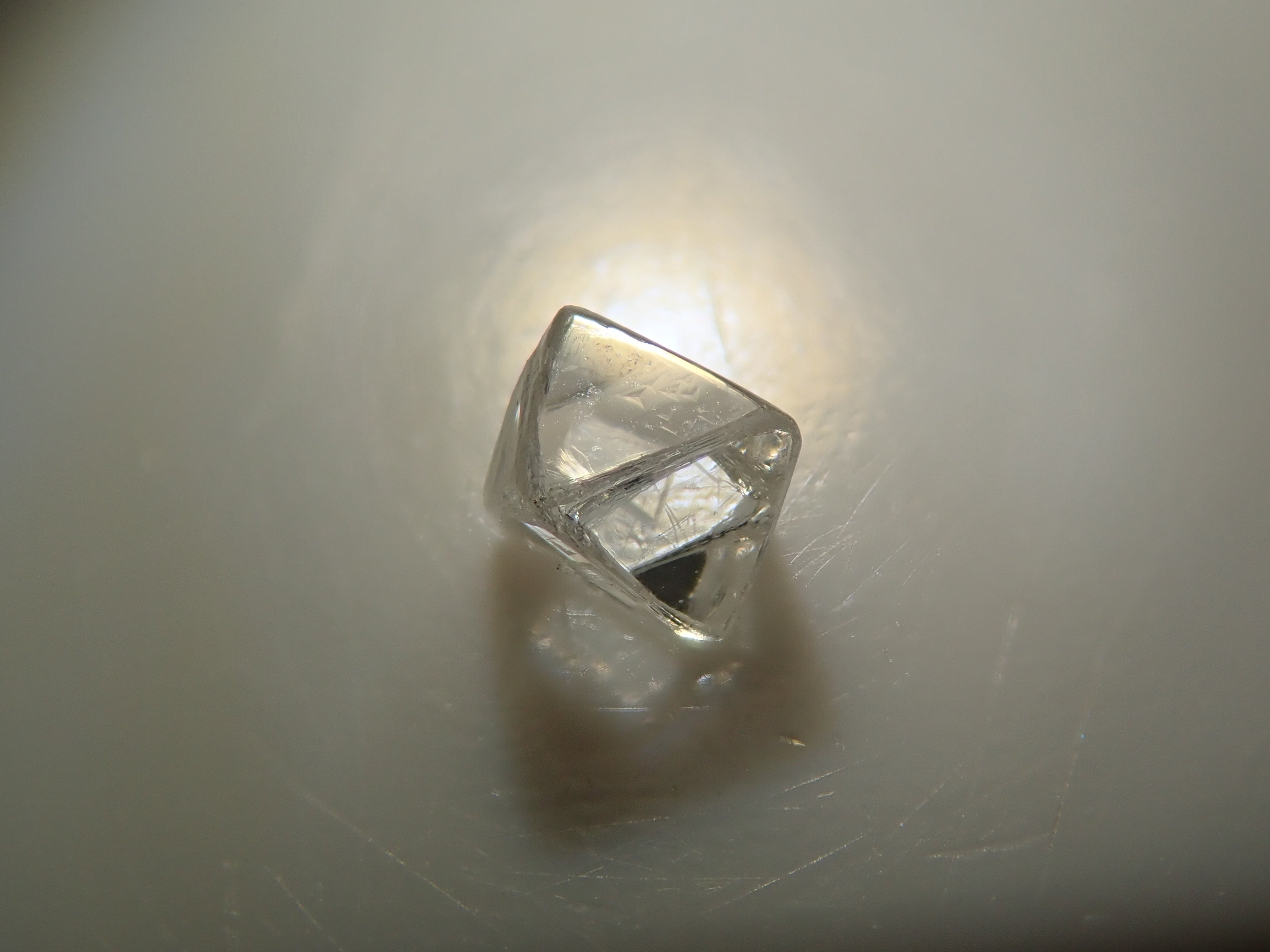 【1/26 22時販売】カナダ産ダイヤモンド原石（ソーヤブル） 0.099ct原石・トライゴン有り