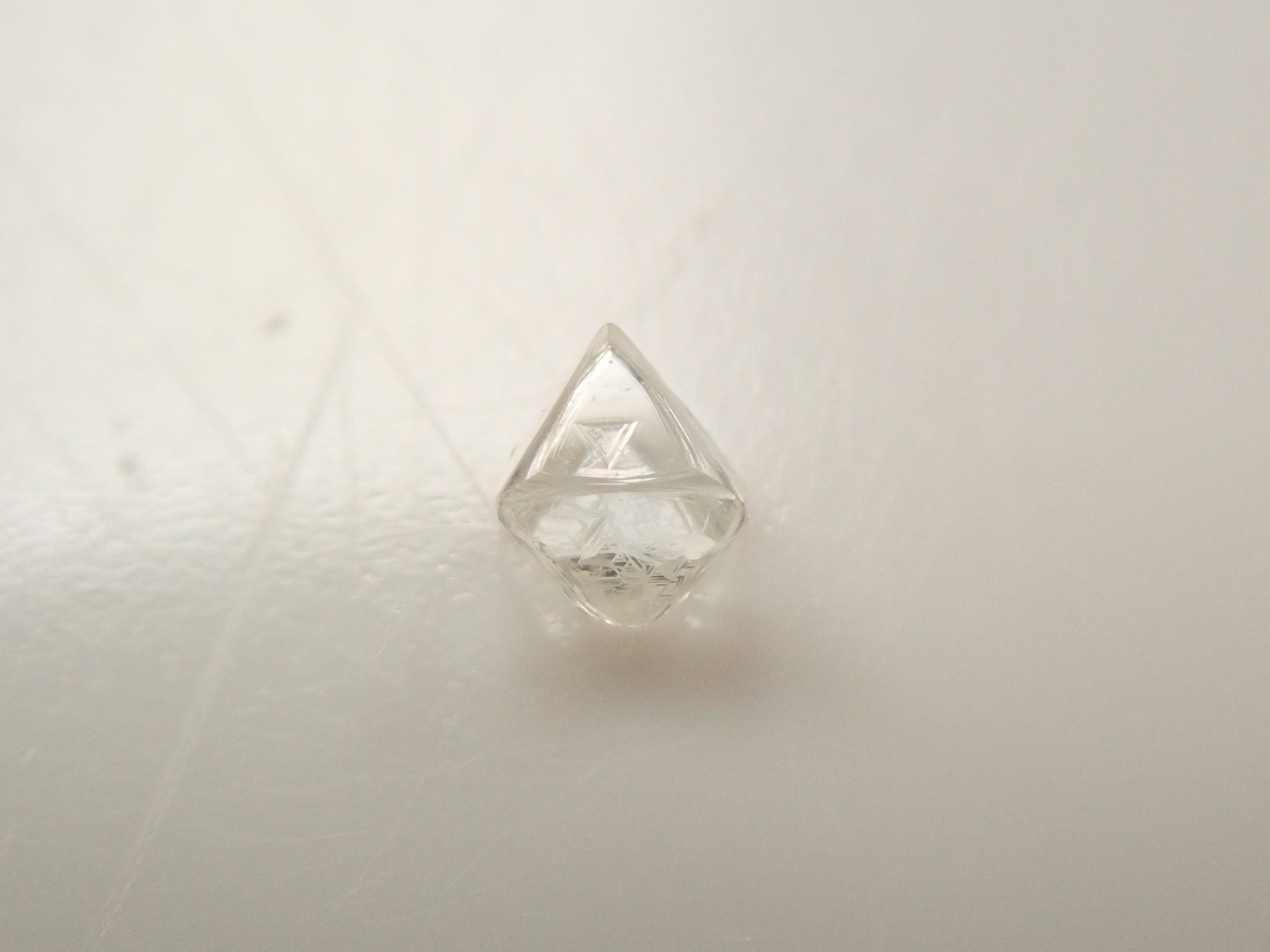 【1/26 22時販売】カナダ産ダイヤモンド原石（ソーヤブル） 0.096ct原石・トライゴン有り