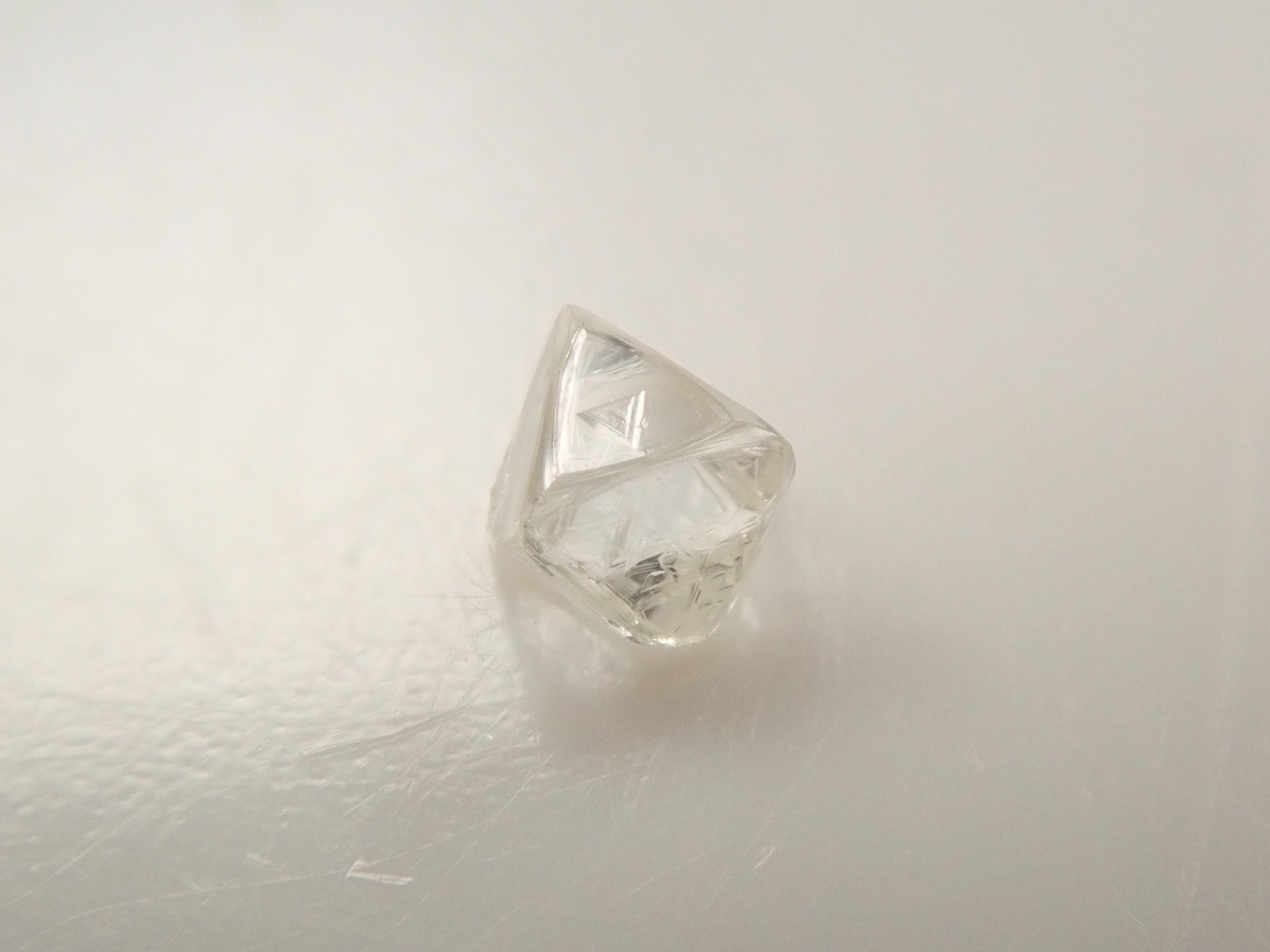 【1/26 22時販売】カナダ産ダイヤモンド原石（ソーヤブル） 0.096ct原石・トライゴン有り