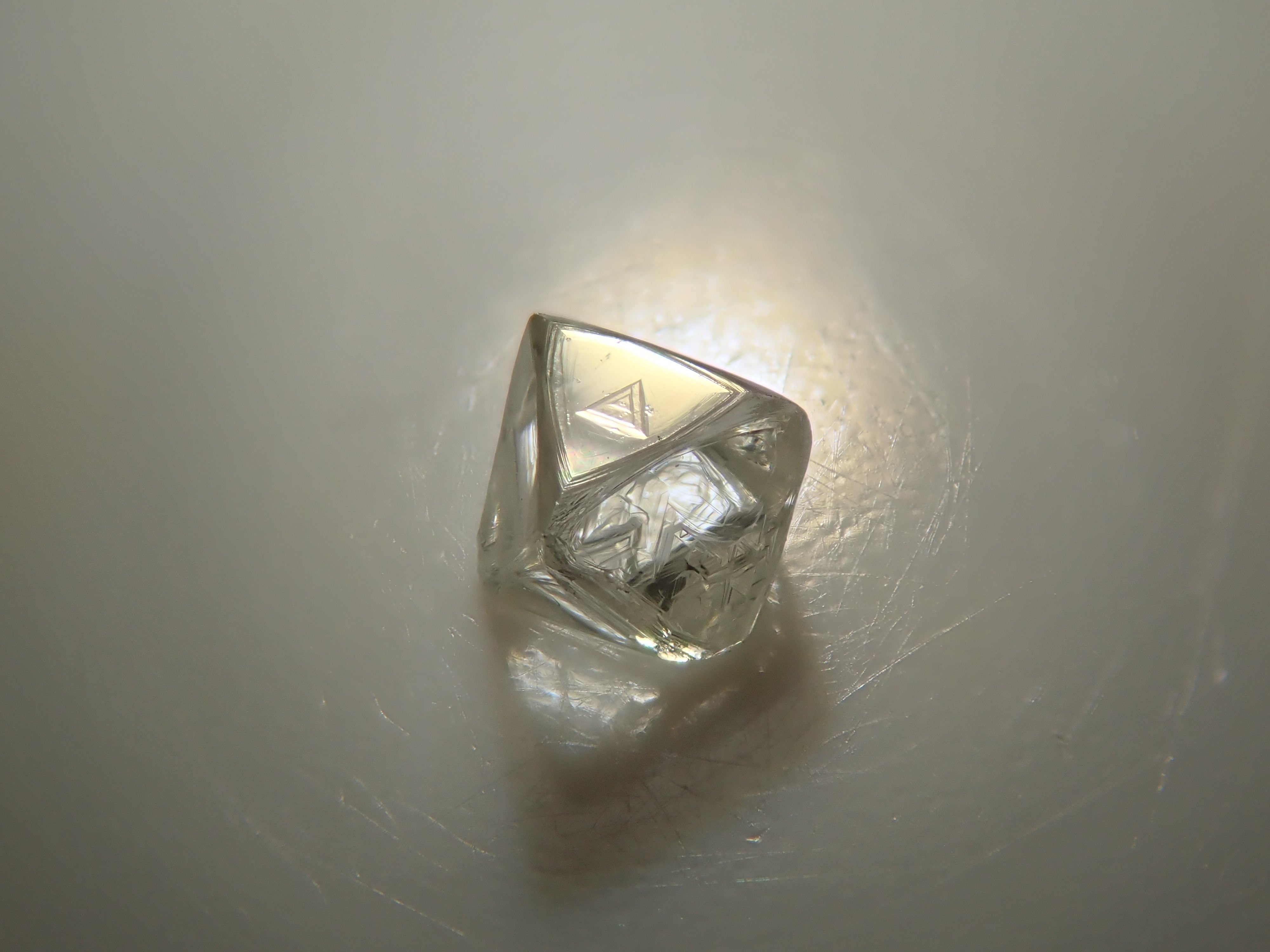 【1/26 22時販売】カナダ産ダイヤモンド原石（ソーヤブル） 0.096ct原石・トライゴン有り