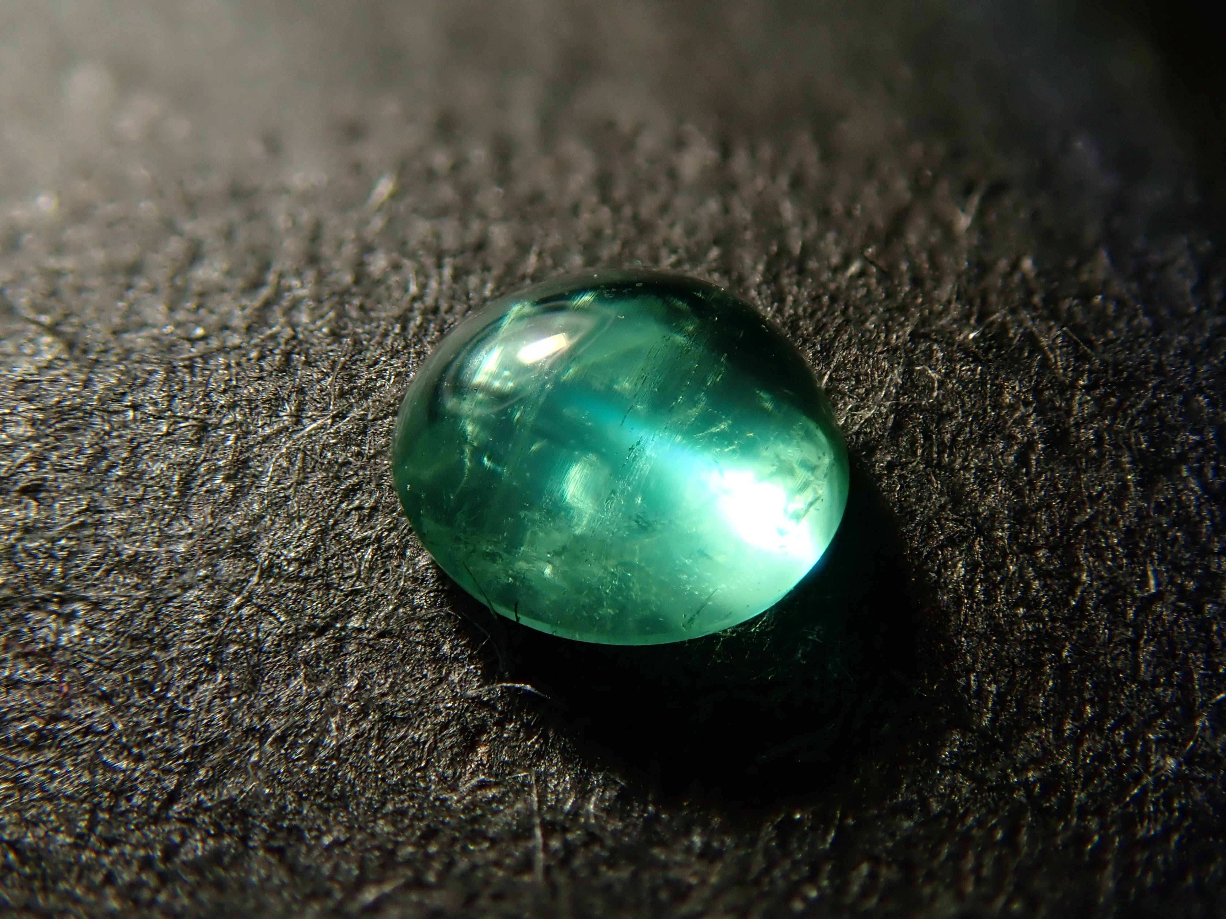 コロンビア産エメラルドキャッツアイ 3.0mm/0.098ctルース