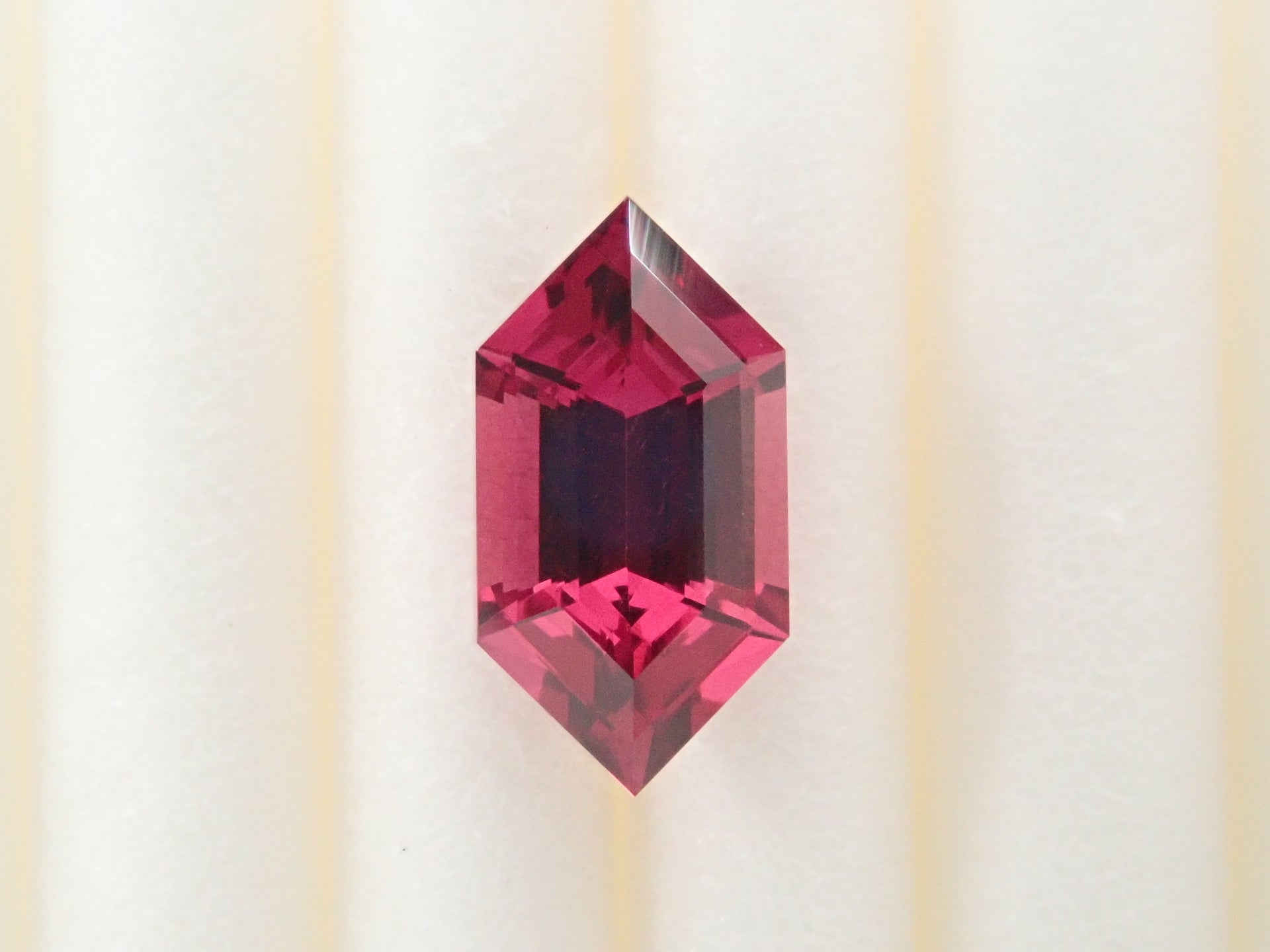 タンザニア産ロードライトガーネット 0.794ctルース 