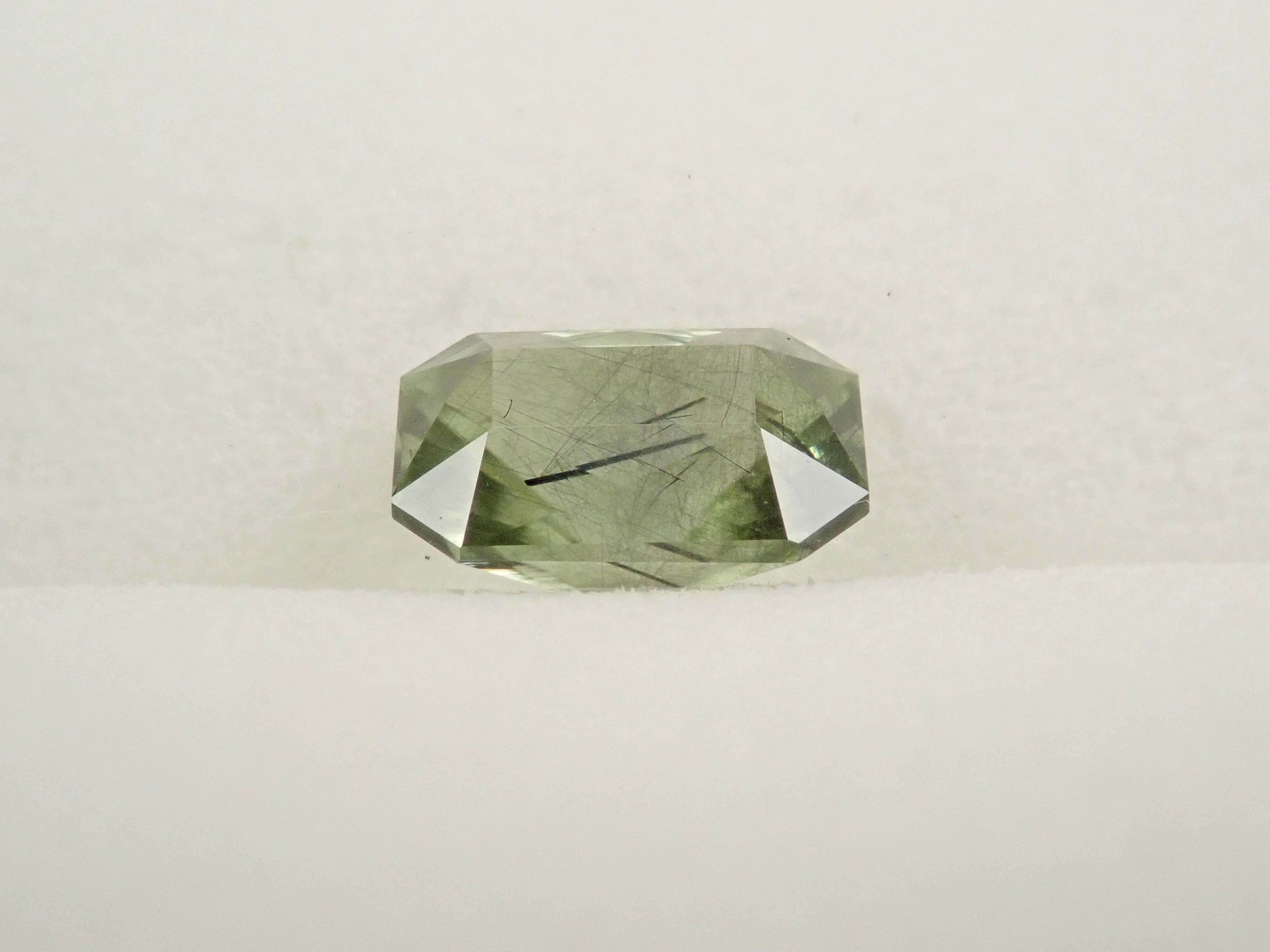 [On Sale at 10 PM on January 27th] Pakistani Ludwigite Peridot 0.915ct Loose Stone
