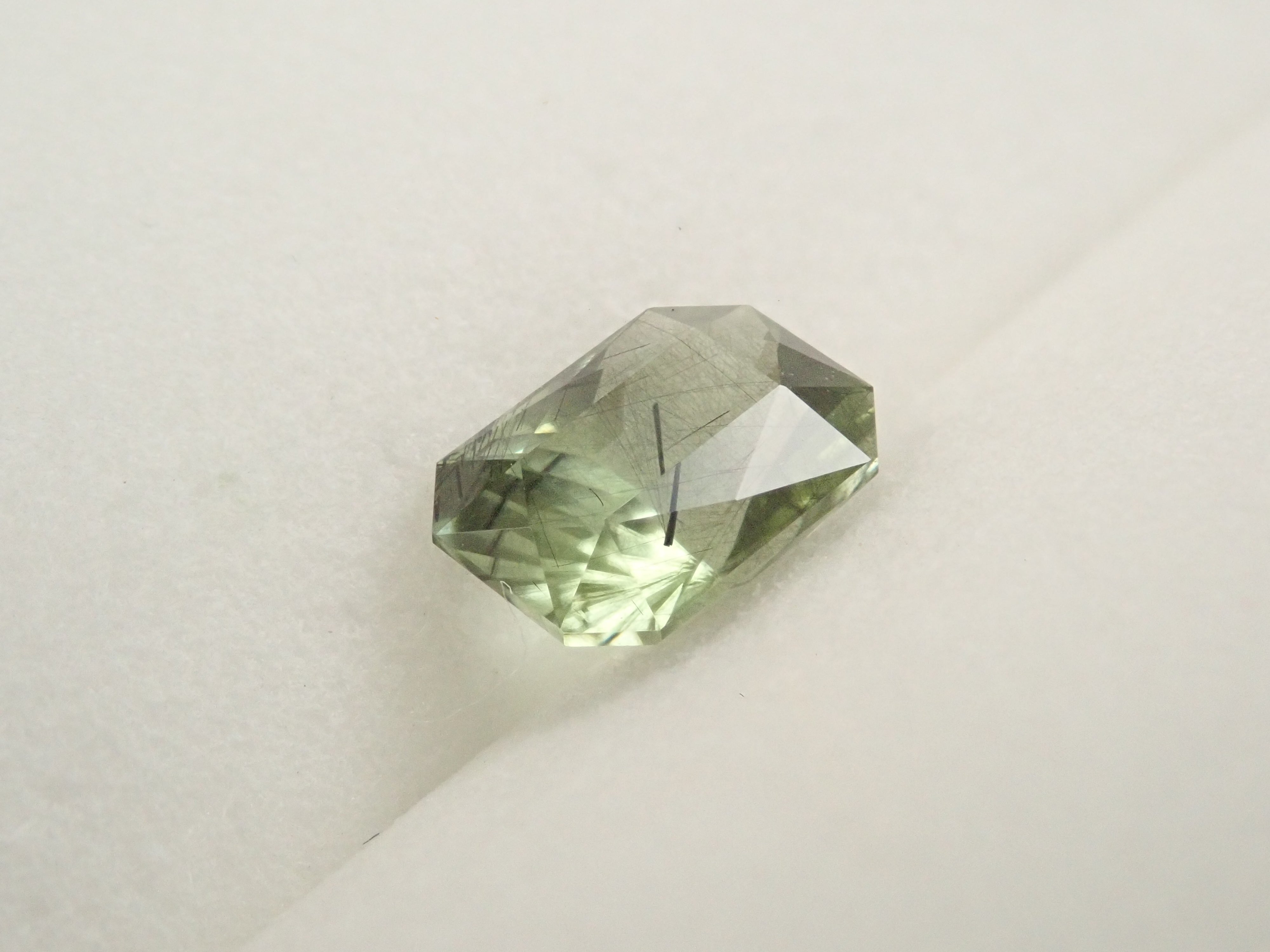 [On Sale at 10 PM on January 27th] Pakistani Ludwigite Peridot 0.915ct Loose Stone