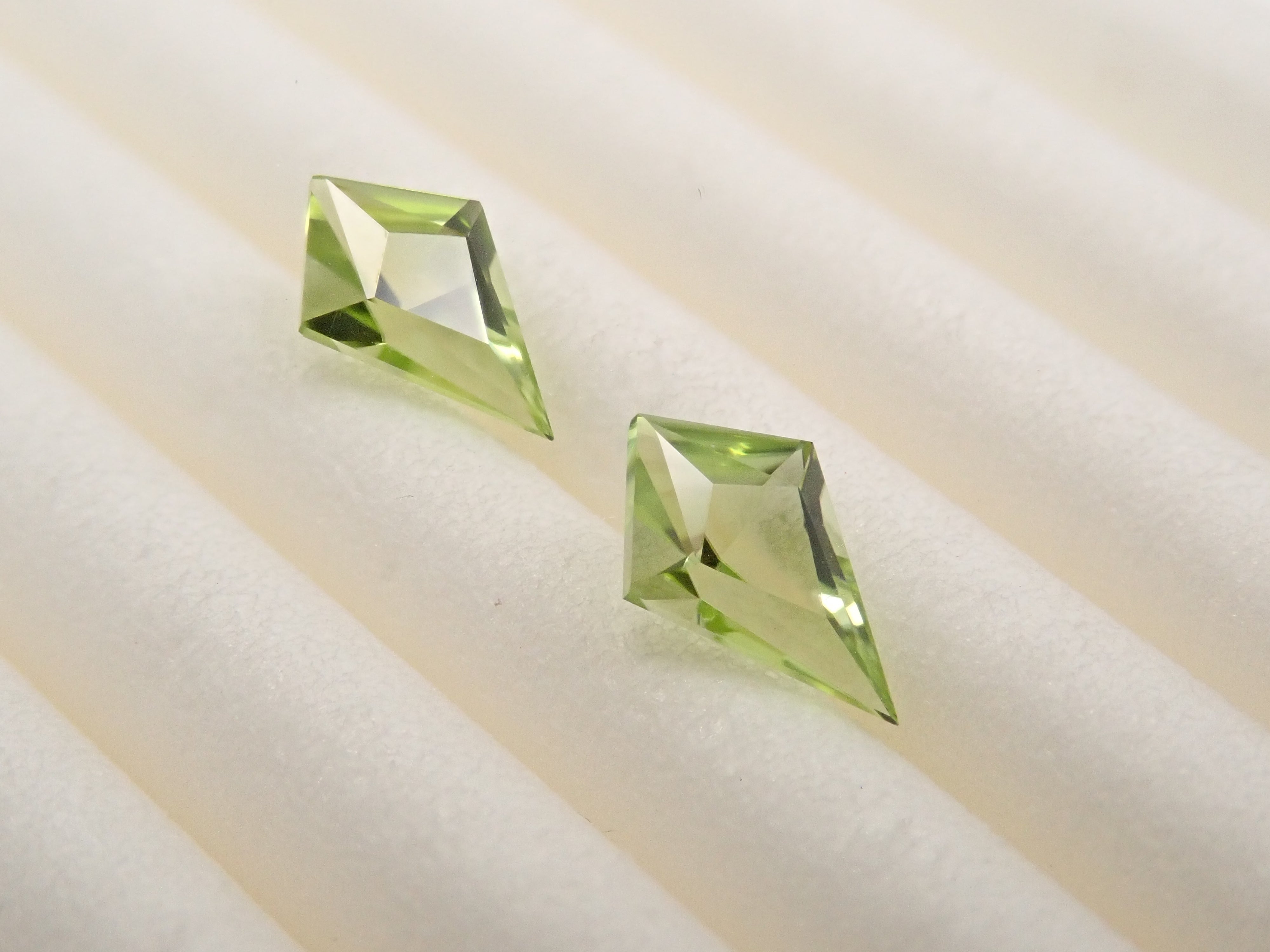 【1/27 22時販売】アメリカ産ペリドット 0.496ct2石ペア石ルース