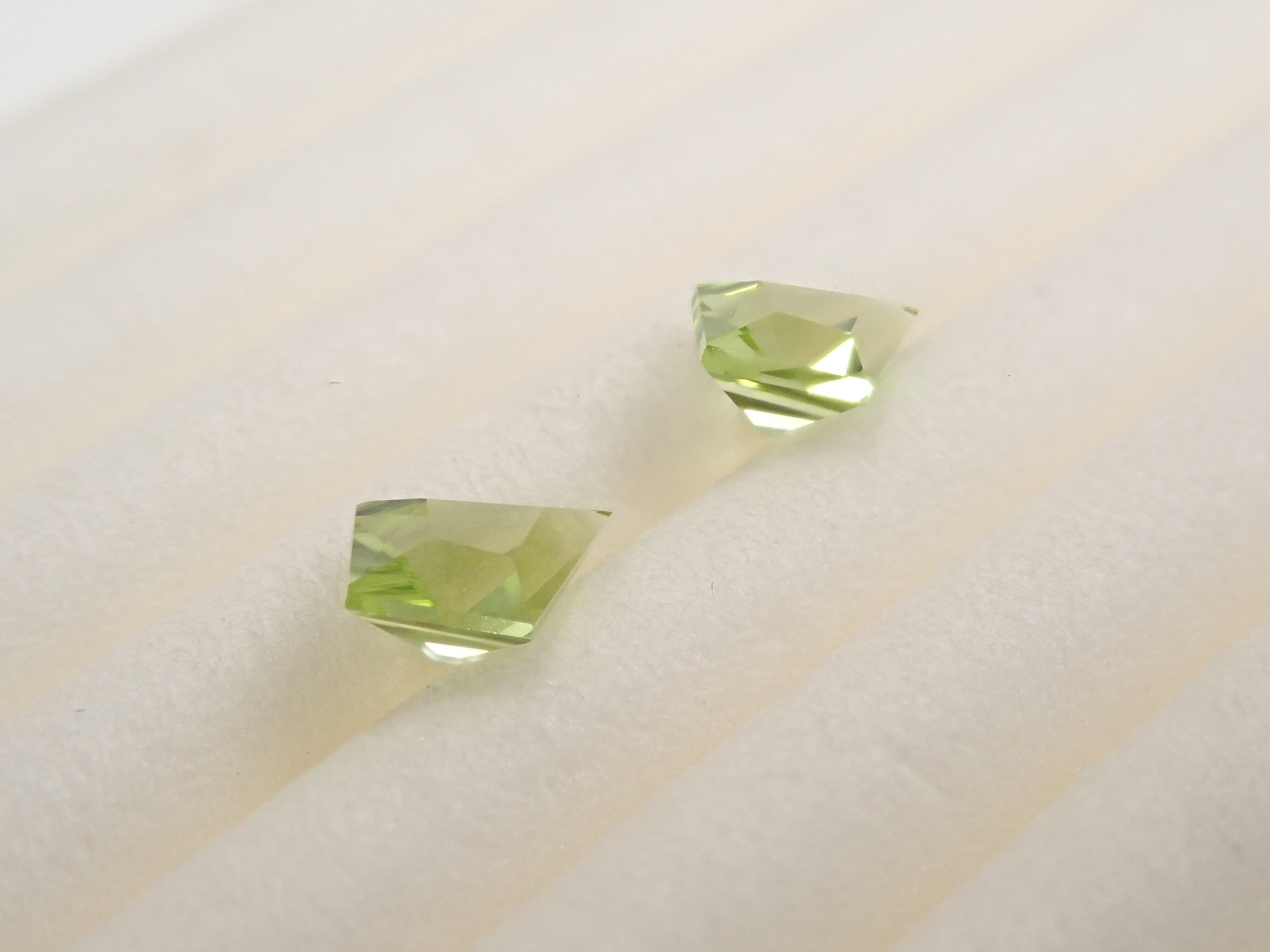 【1/27 22時販売】アメリカ産ペリドット 0.496ct2石ペア石ルース