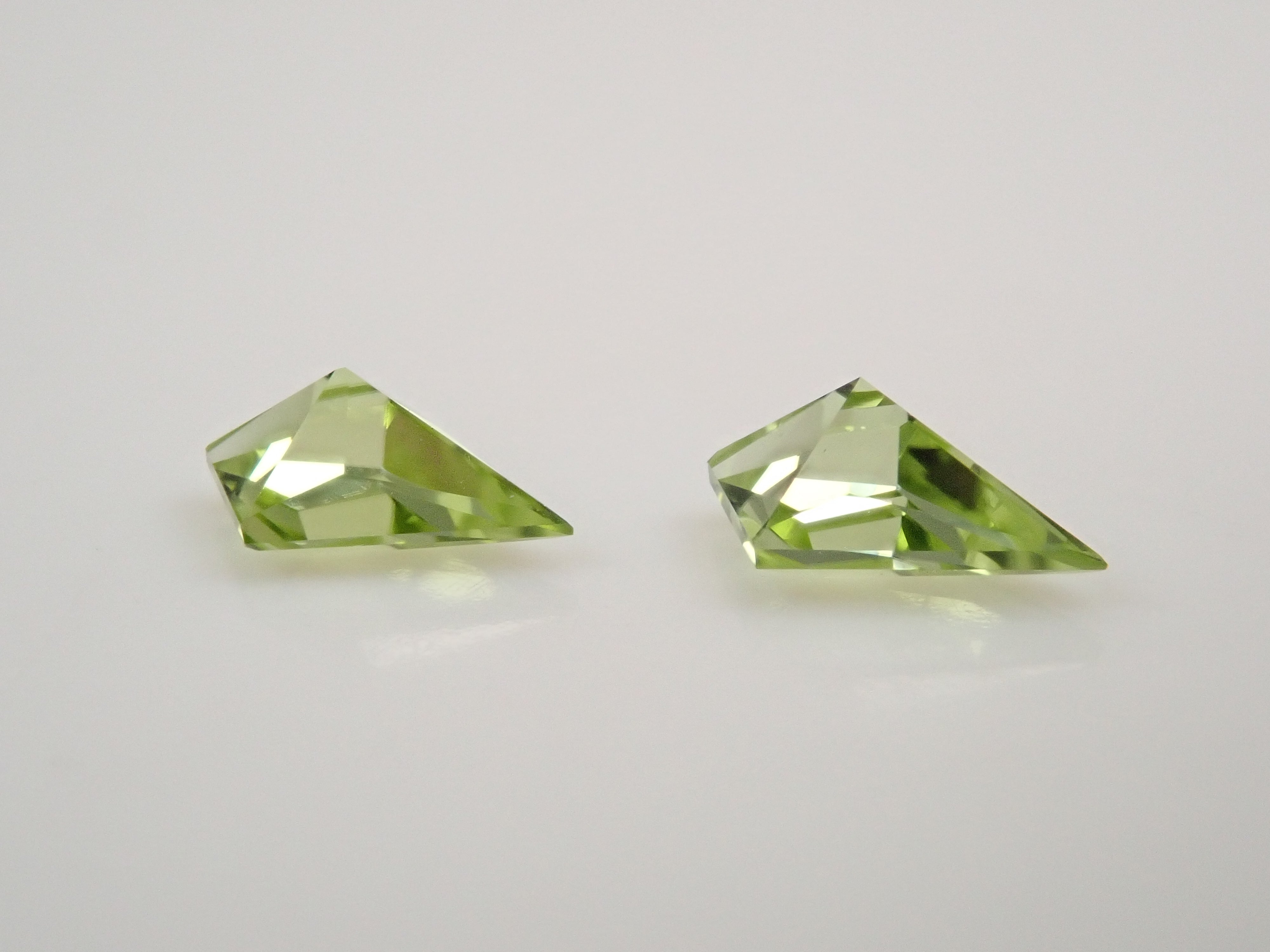 【1/27 22時販売】アメリカ産ペリドット 0.496ct2石ペア石ルース