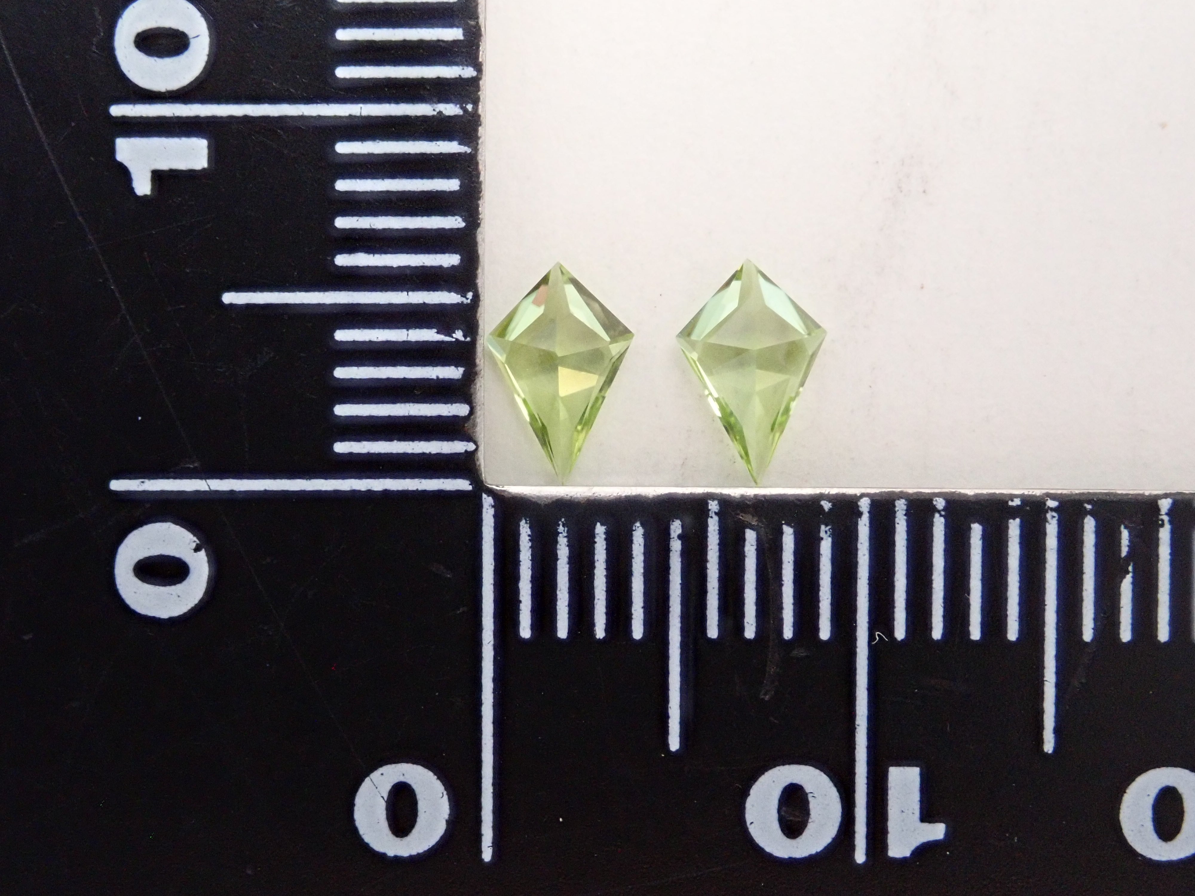 【1/27 22時販売】アメリカ産ペリドット 0.496ct2石ペア石ルース