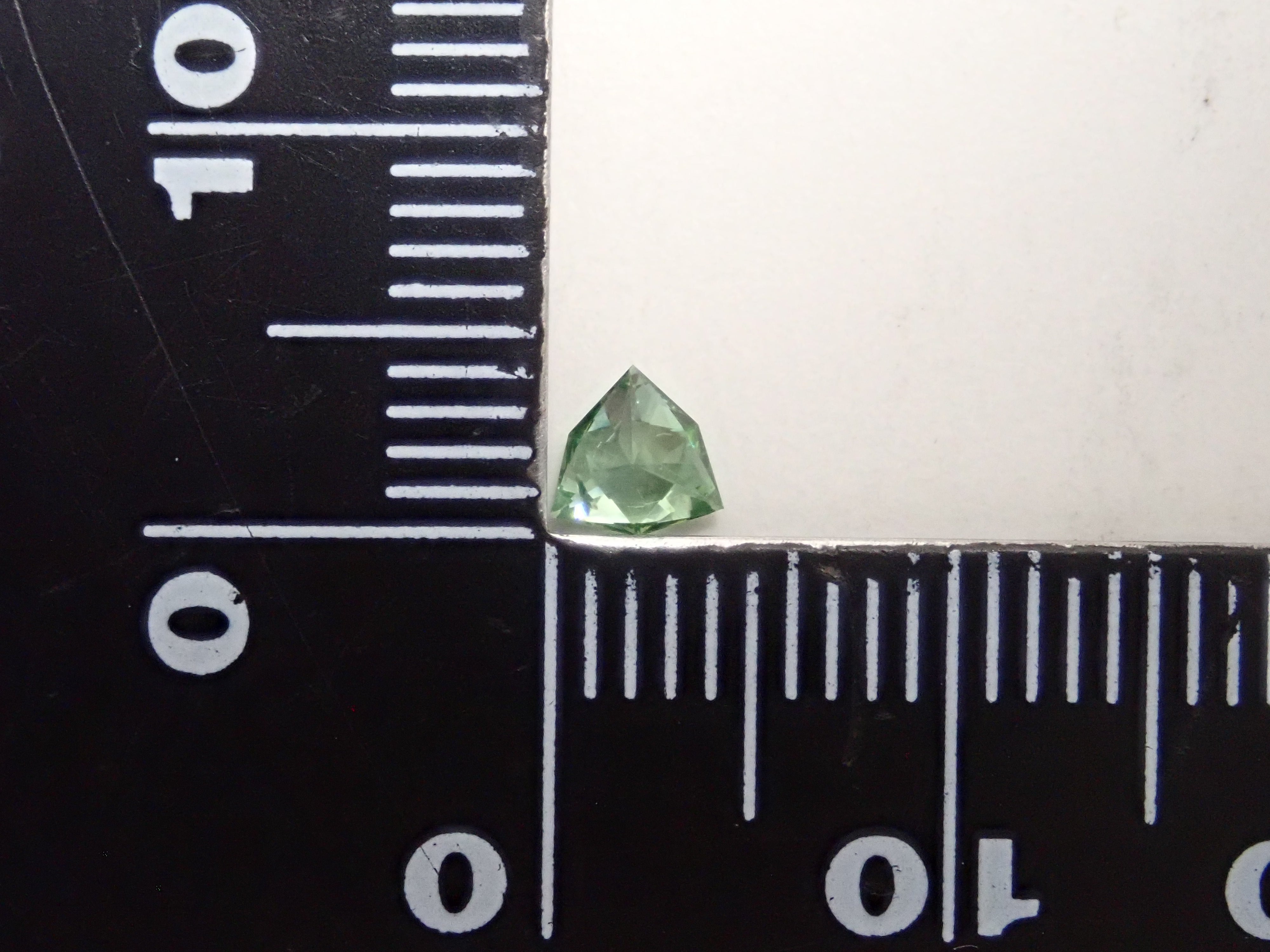 スリランカ産グリーンジルコン 0.312ctルース