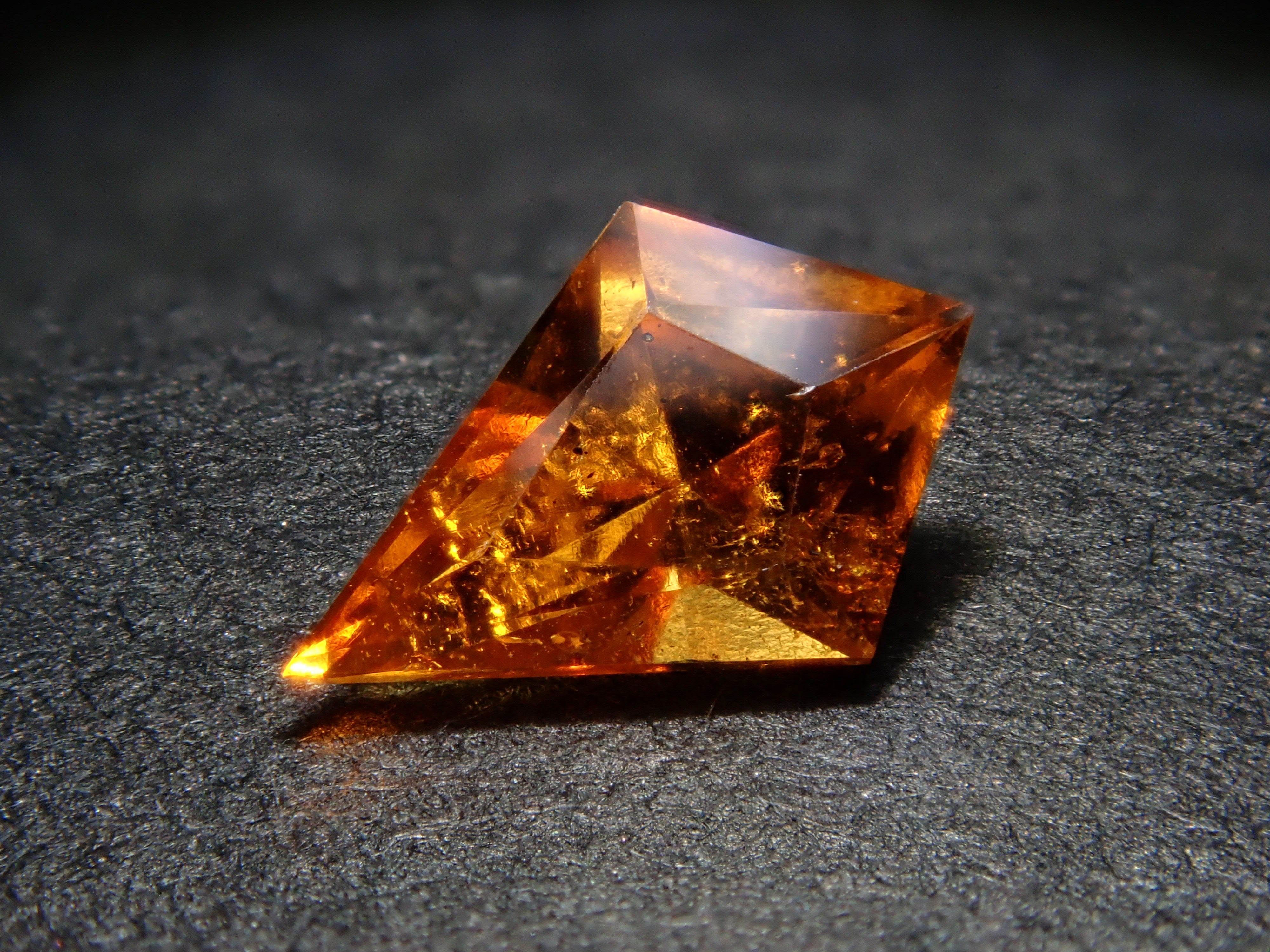 【1/25 22時販売】タンザニア産マンダリンガーネット 0.315ctルース