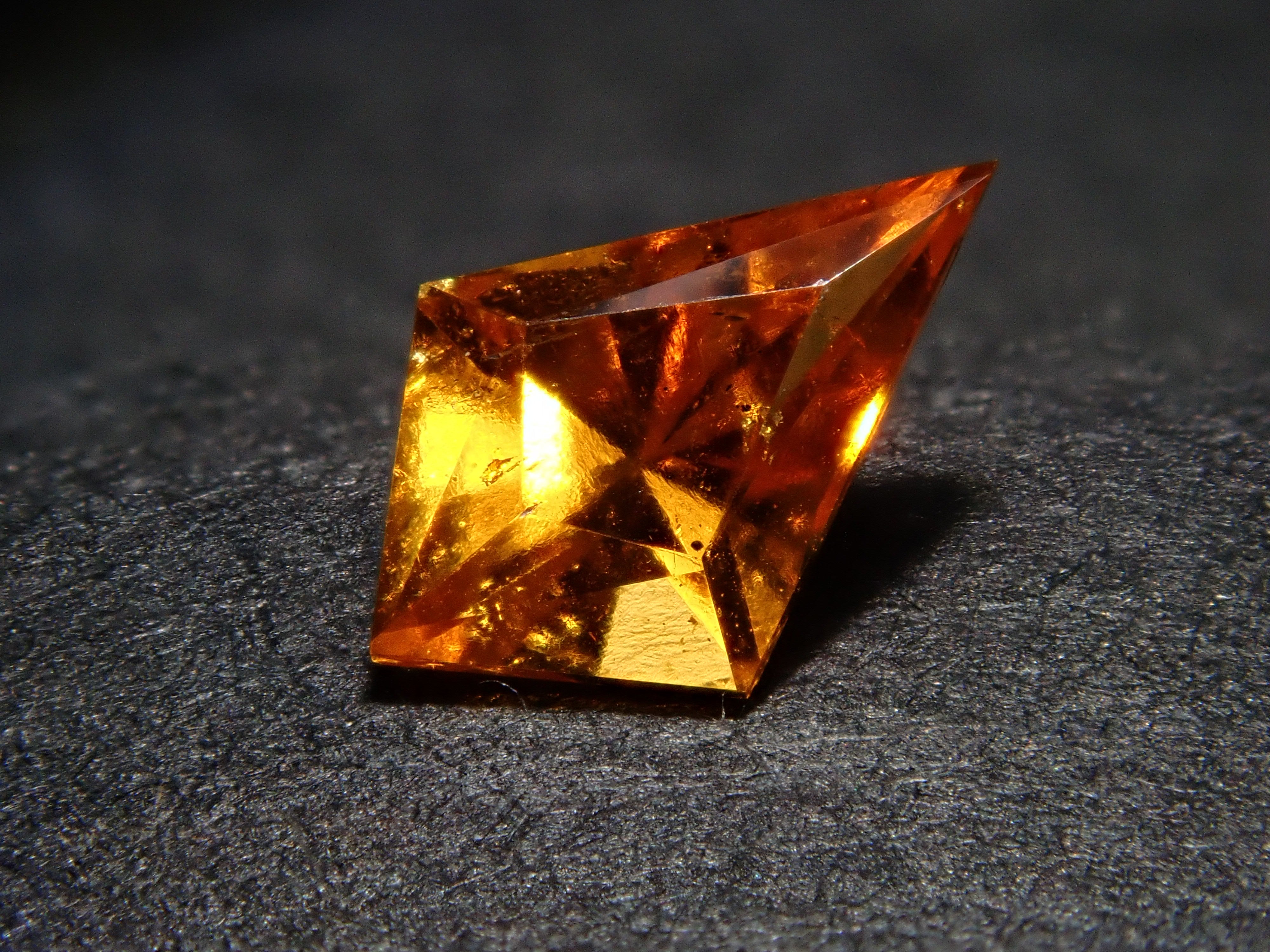 12560785掲載】タンザニア産マンダリンガーネット 0.315ctルース