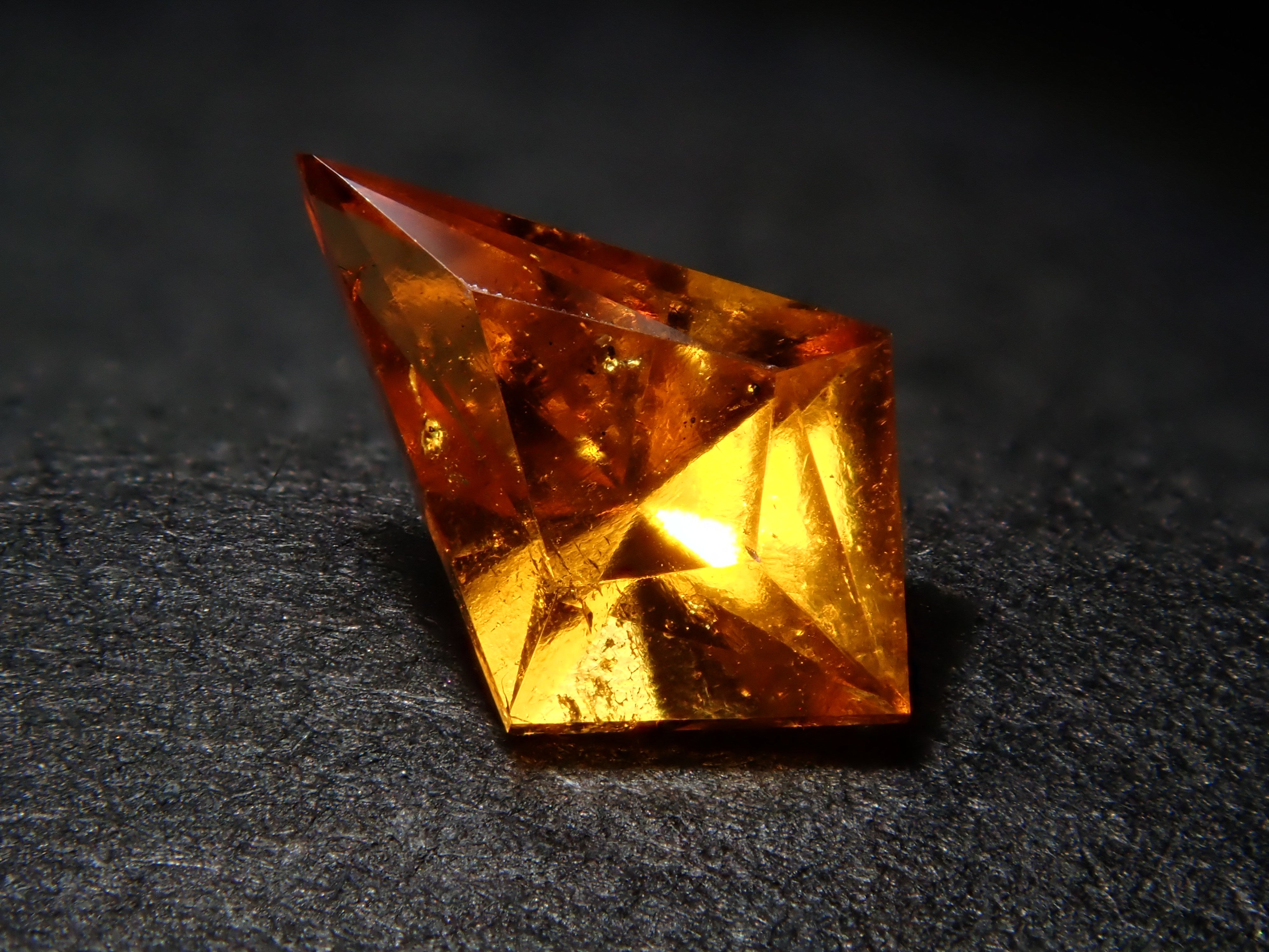 【1/25 22時販売】タンザニア産マンダリンガーネット 0.315ctルース