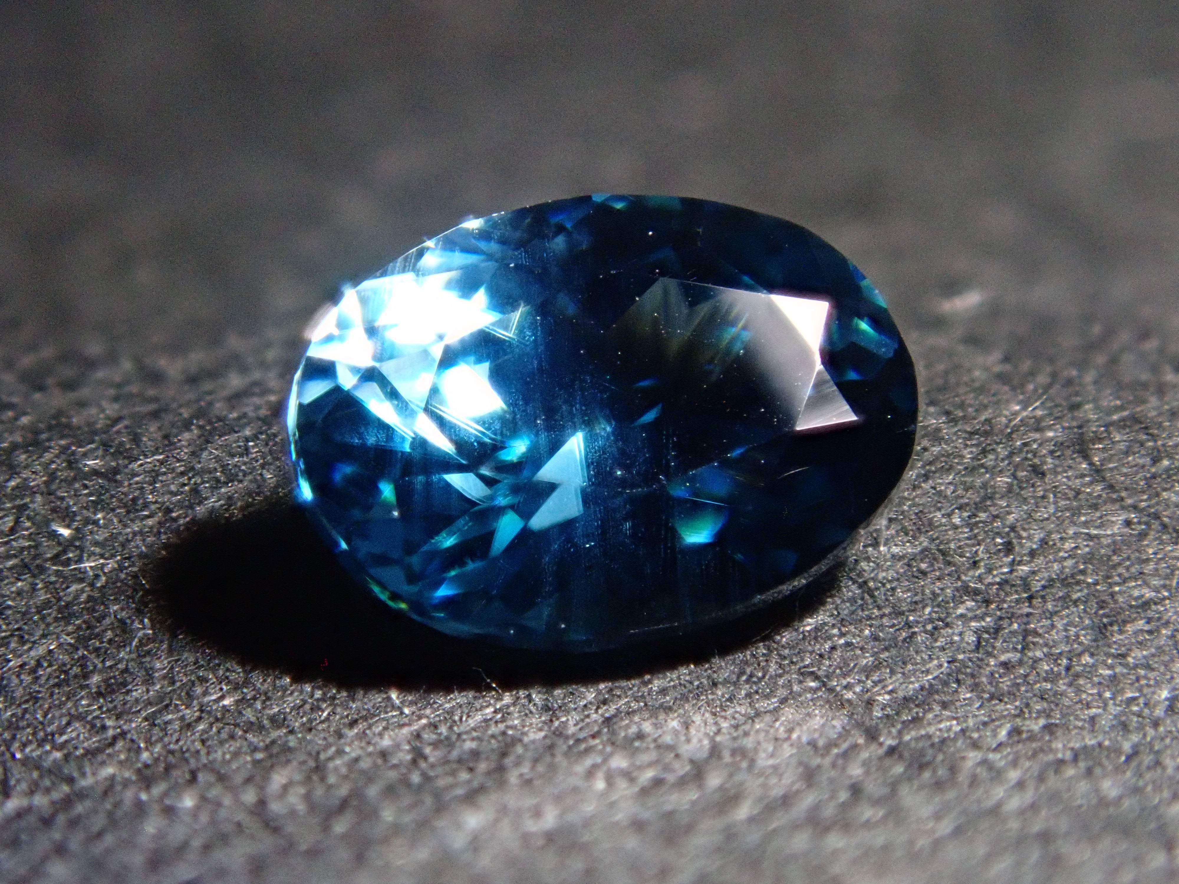 12561521掲載】カンボジア産ブルージルコン（ラタナキリブルー） 0.537