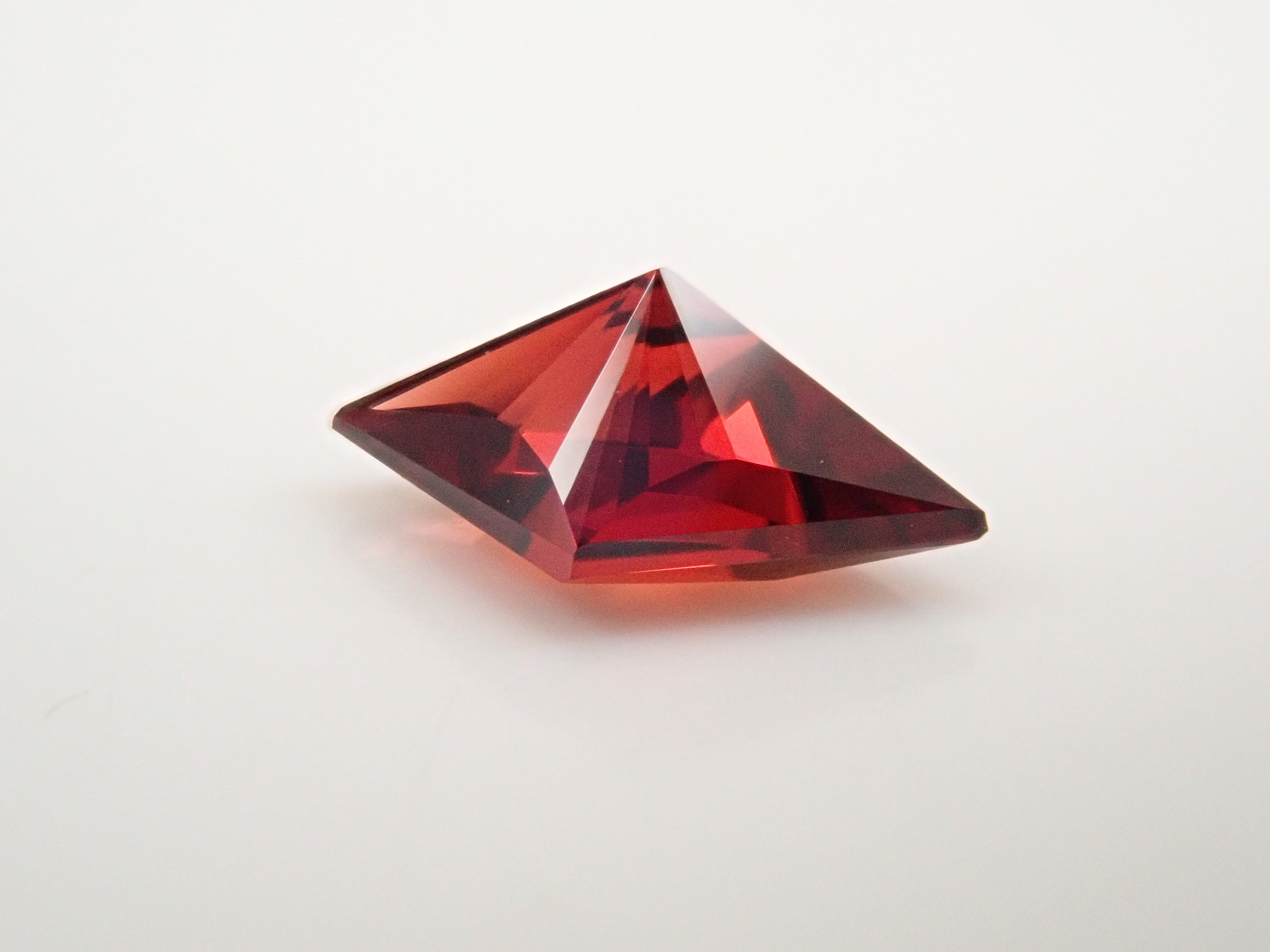 【1/24 22時販売】タンザニア産アルマンディンガーネット 0.586ctルース