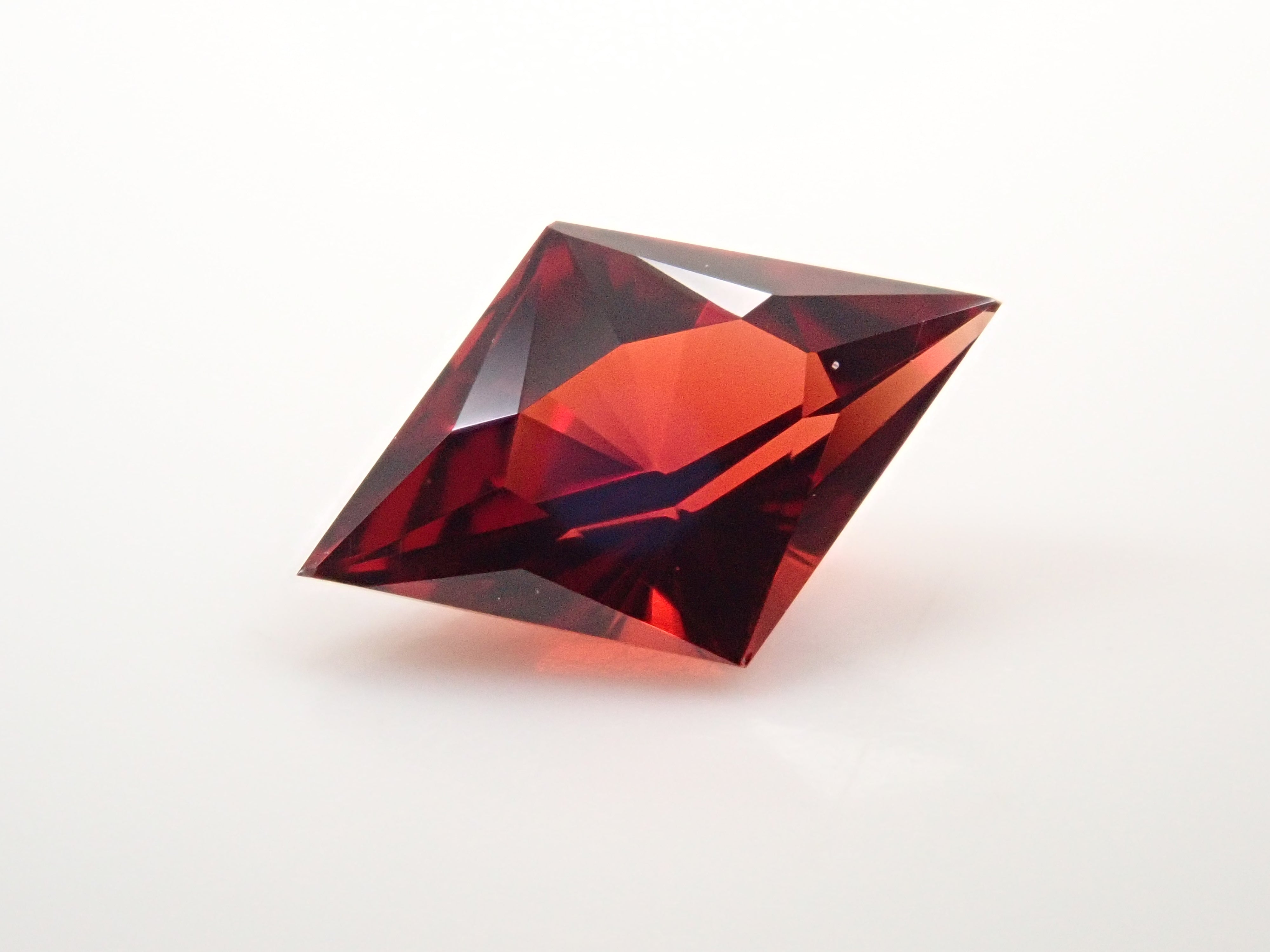 12561578掲載】タンザニア産アルマンディンガーネット 0.586ctルース