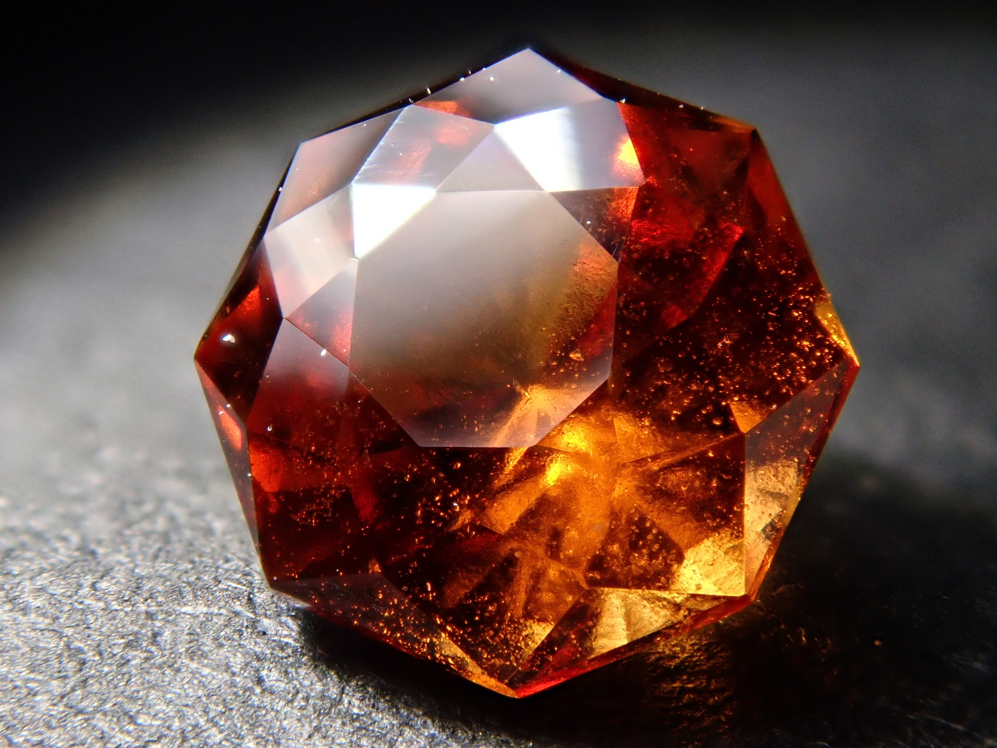 【1/24 22時販売】スリランカ産ヘソナイトガーネット 0.681ctルース