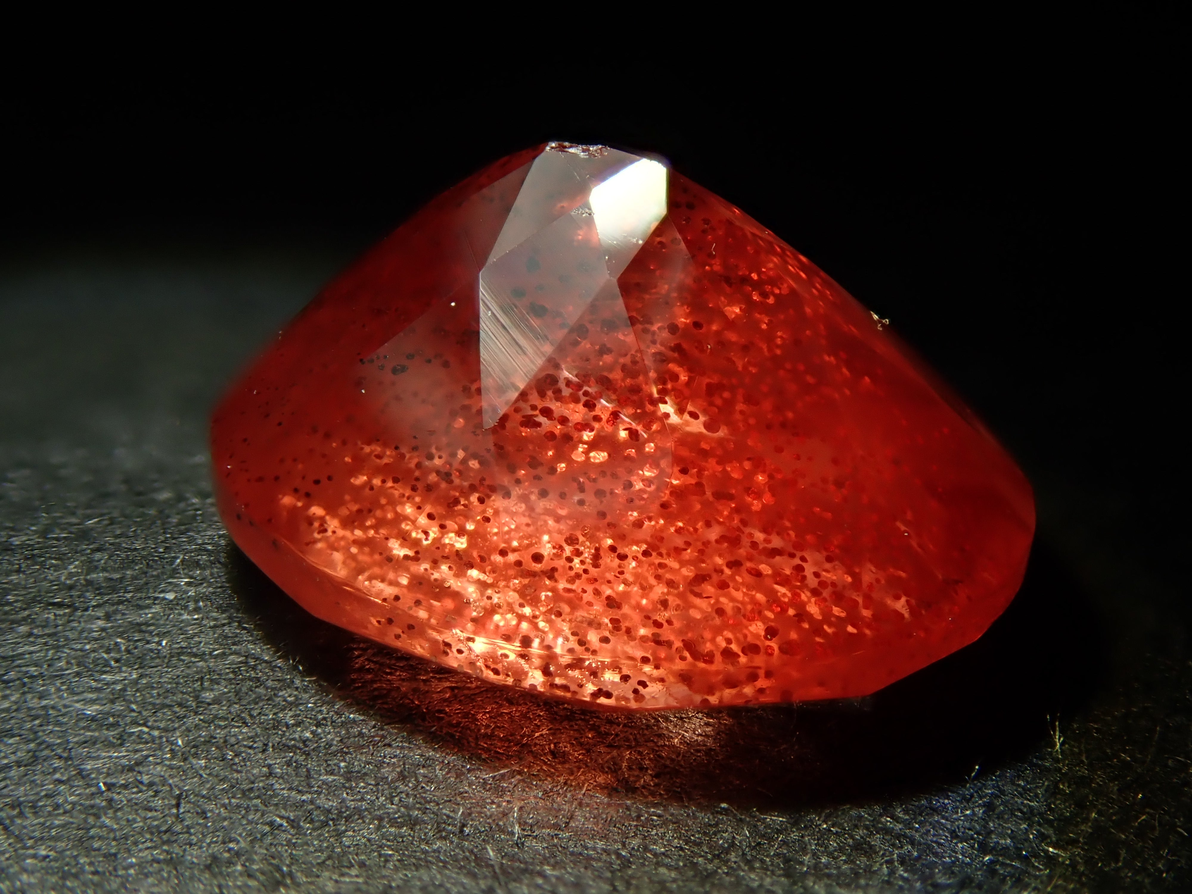 【1/31 22時販売】アメリカ産オレゴンサンストーン 1.869ctルース