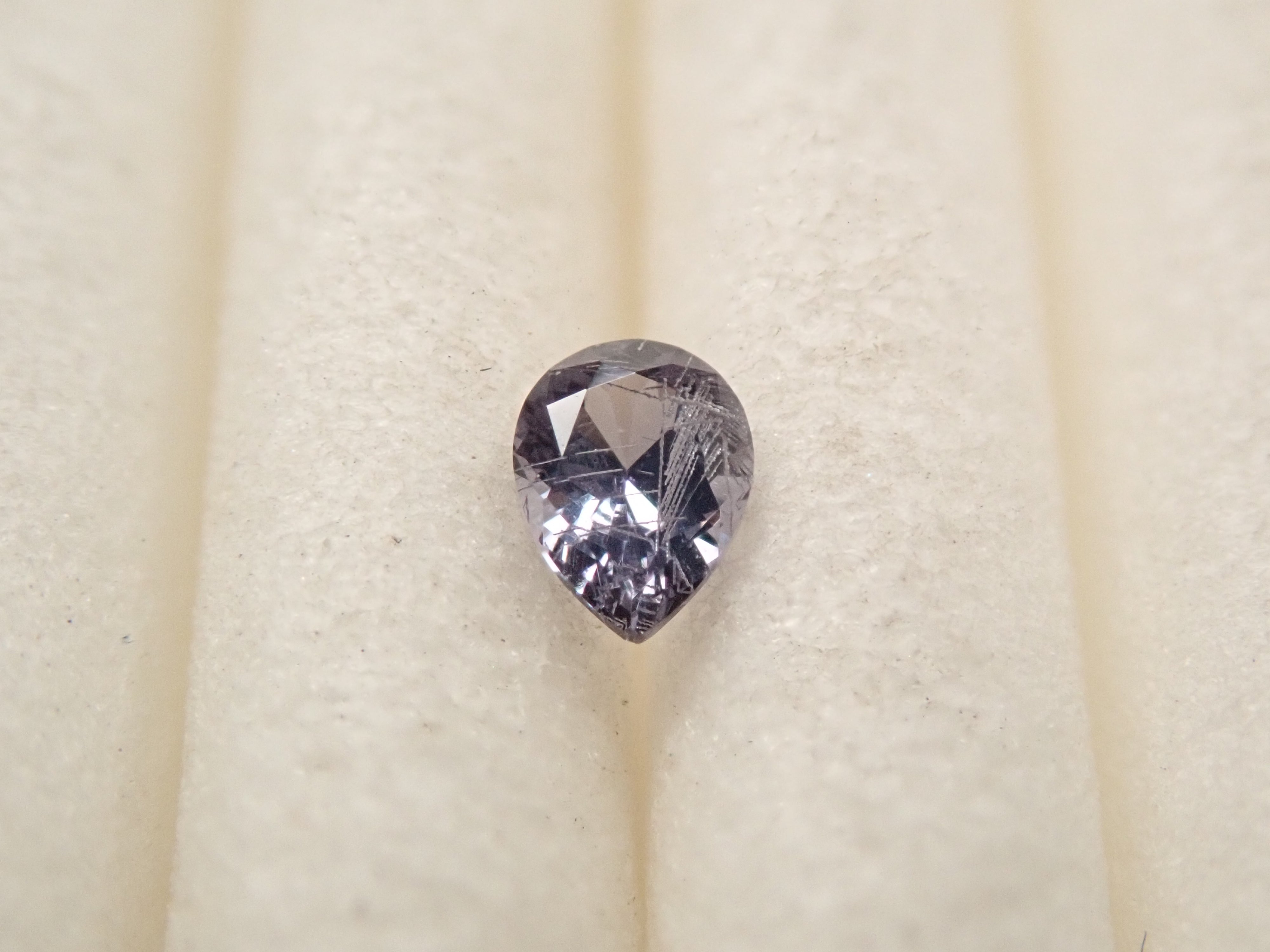 【2/1 22時販売】マダガスカル産ベキリーブルーガーネット（カラーチェンジガーネット） 0.076ctルース