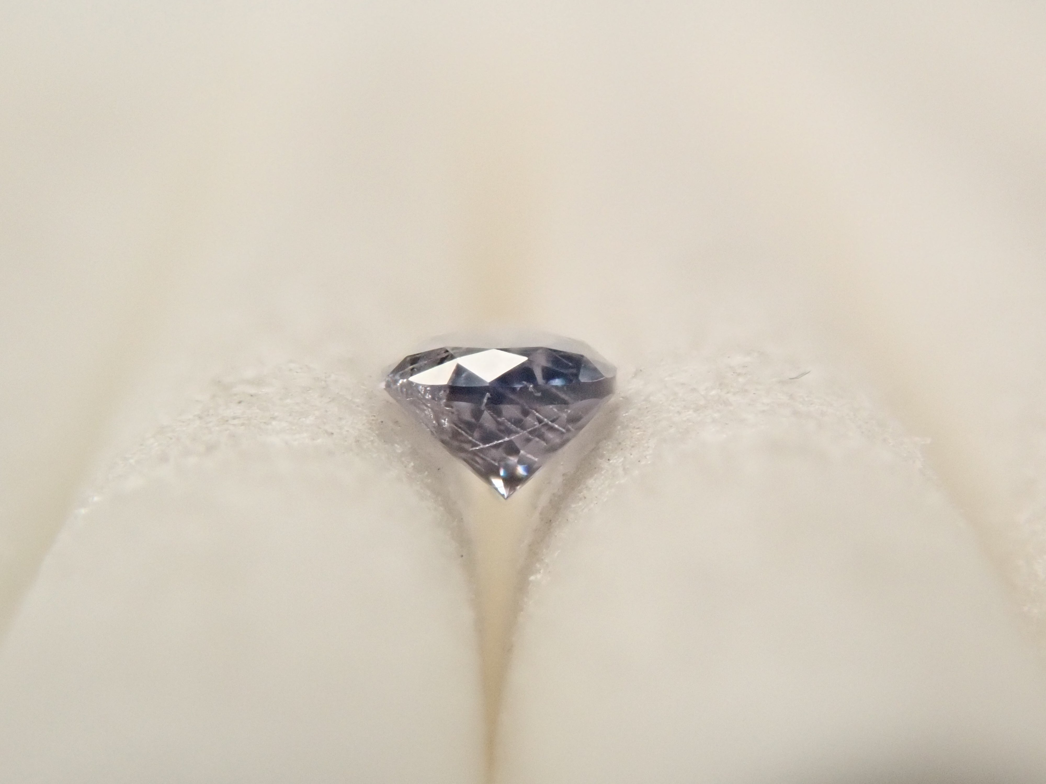 【2/1 22時販売】マダガスカル産ベキリーブルーガーネット（カラーチェンジガーネット） 0.076ctルース