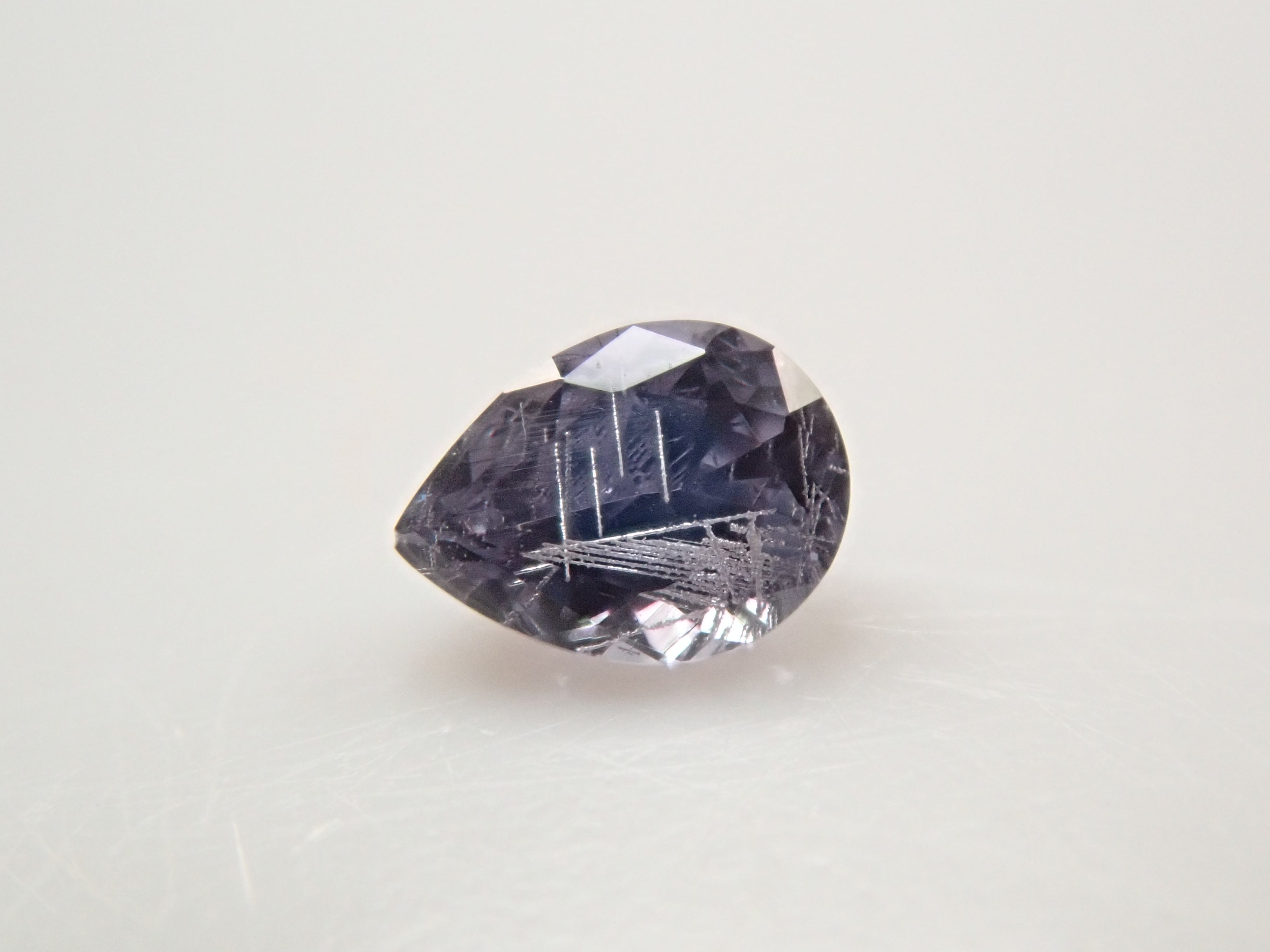 【2/1 22時販売】マダガスカル産ベキリーブルーガーネット（カラーチェンジガーネット） 0.076ctルース