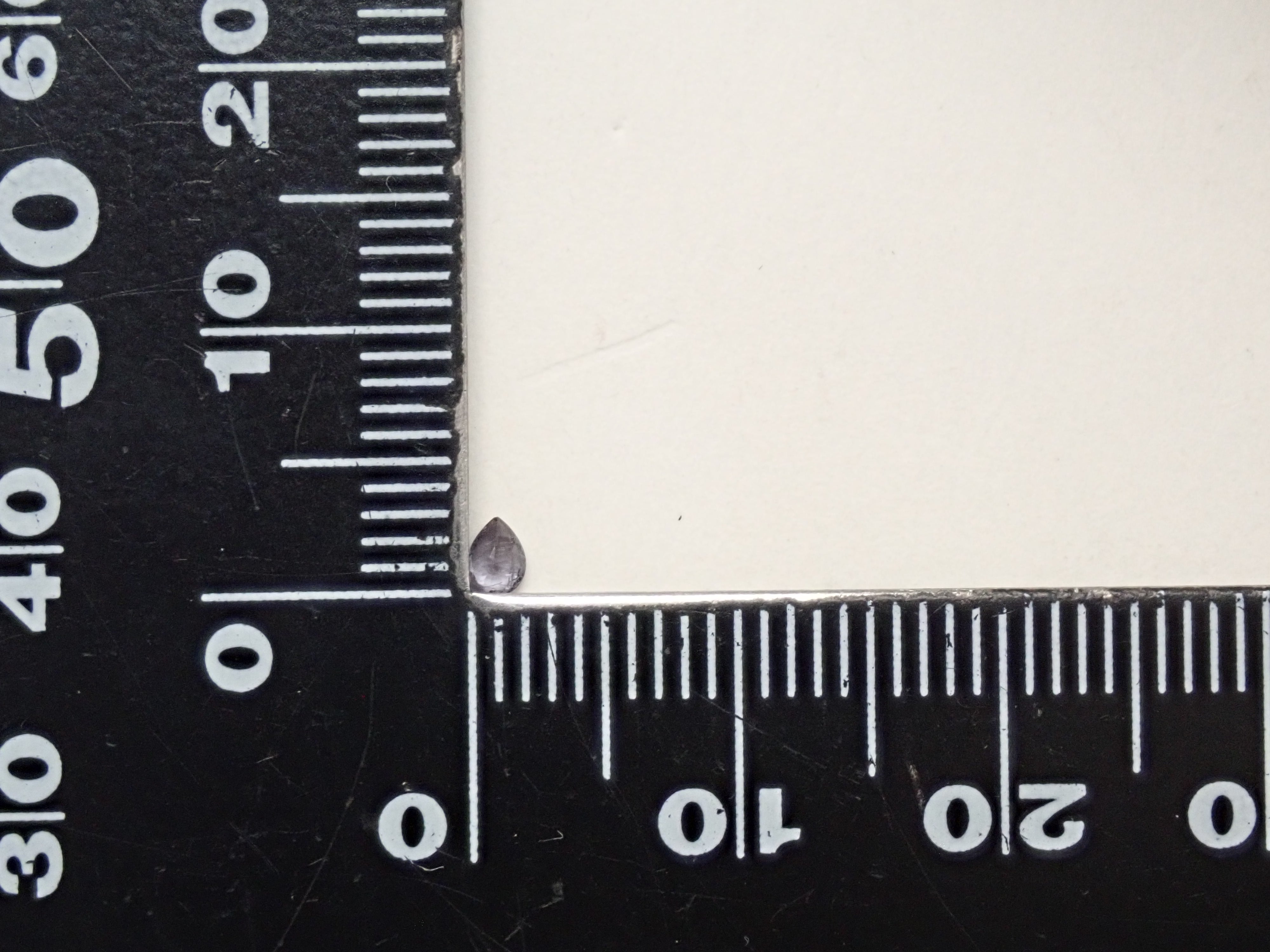 【2/1 22時販売】マダガスカル産ベキリーブルーガーネット（カラーチェンジガーネット） 0.076ctルース