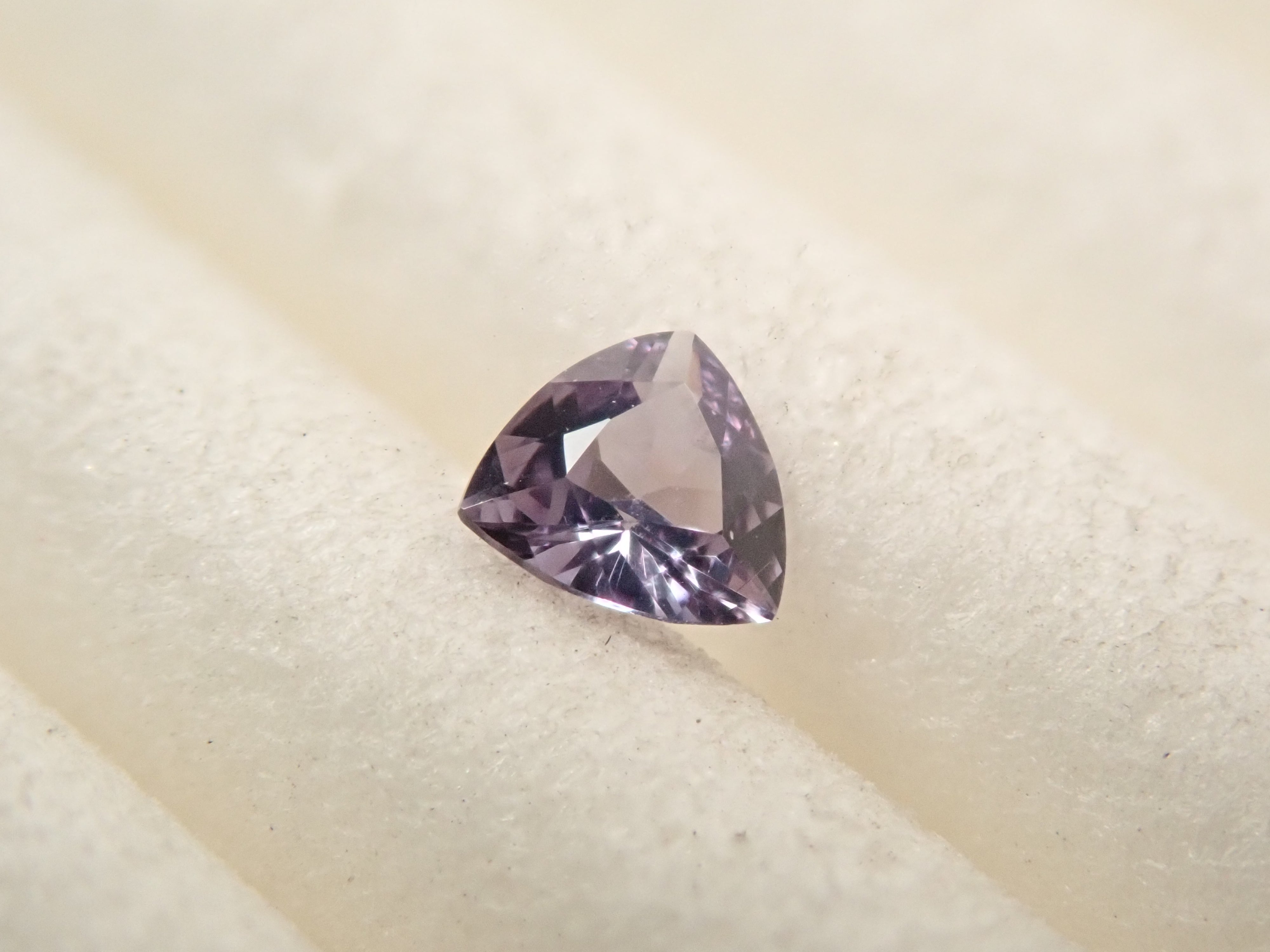 【2/1 22時販売】マダガスカル産ベキリーブルーガーネット（カラーチェンジガーネット） 0.072ctルース