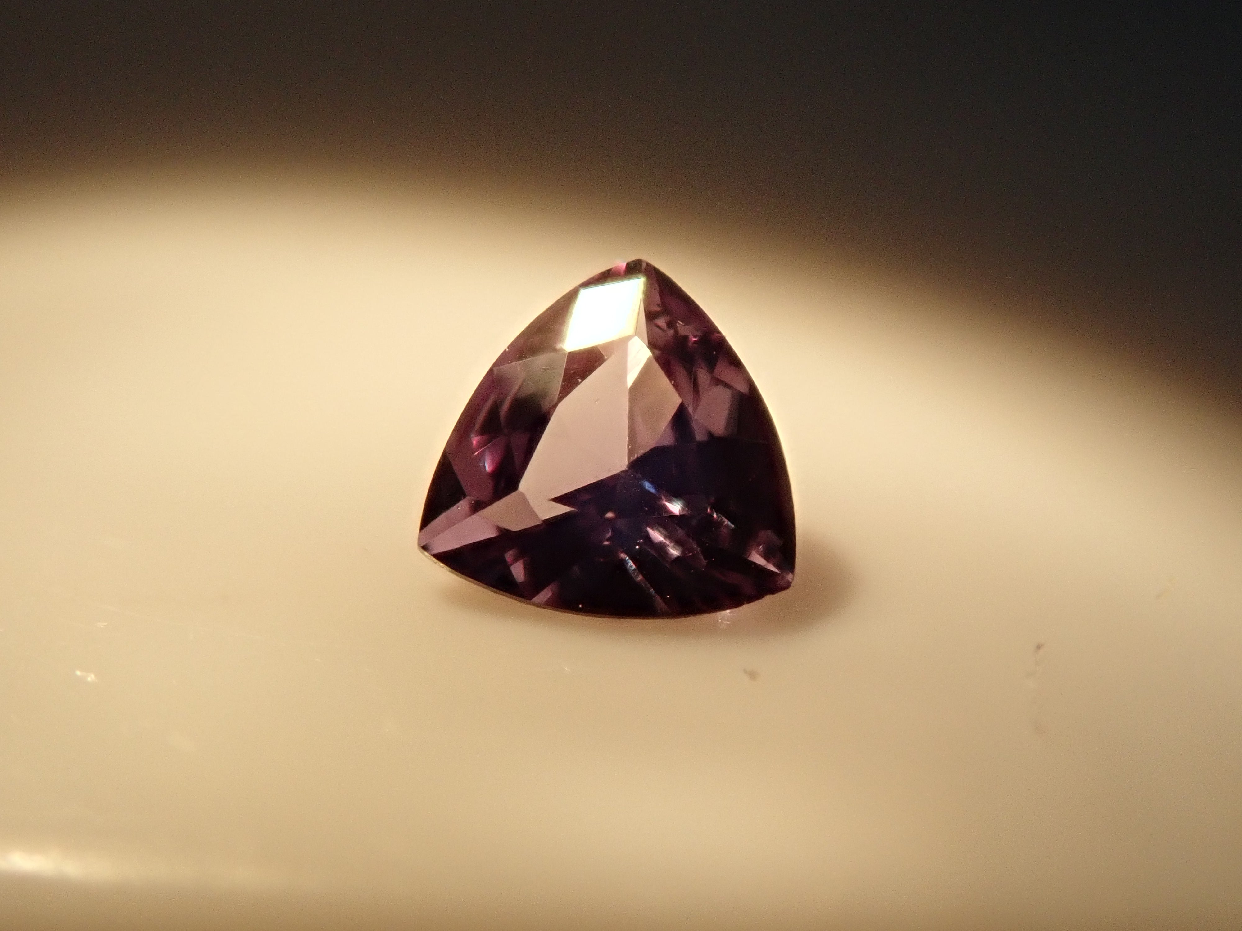 【2/1 22時販売】マダガスカル産ベキリーブルーガーネット（カラーチェンジガーネット） 0.072ctルース