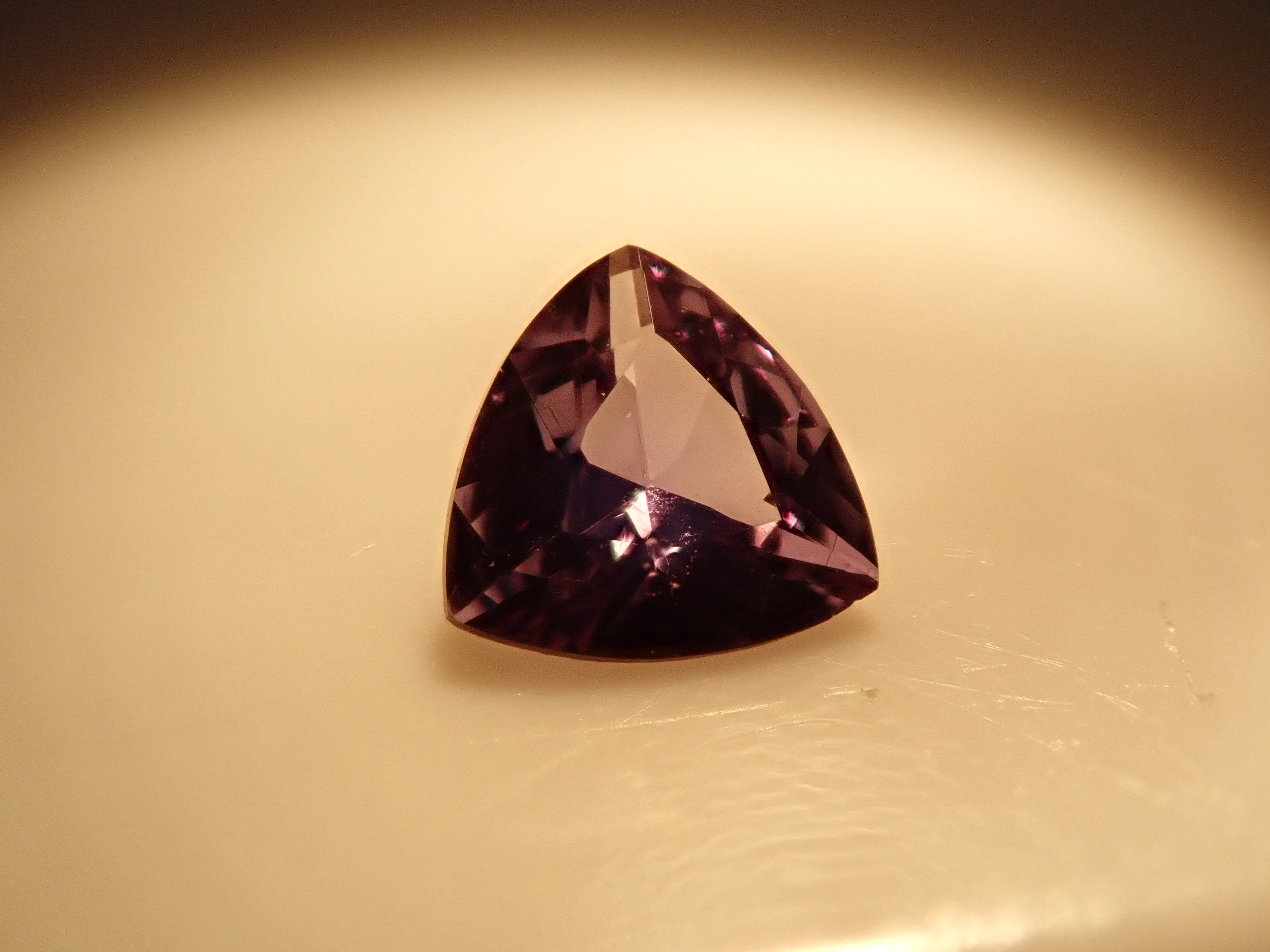 【2/1 22時販売】マダガスカル産ベキリーブルーガーネット（カラーチェンジガーネット） 0.072ctルース