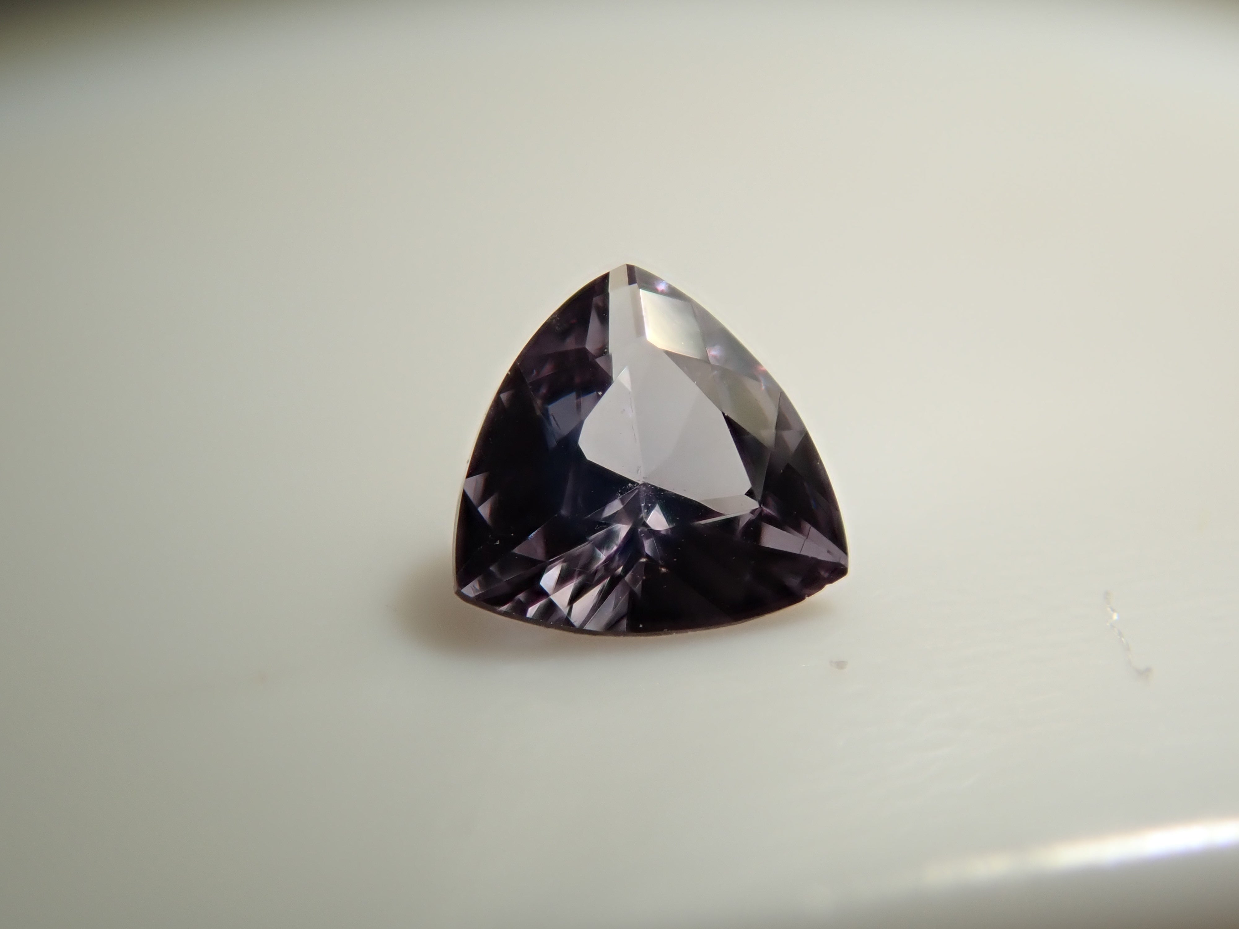 【2/1 22時販売】マダガスカル産ベキリーブルーガーネット（カラーチェンジガーネット） 0.072ctルース