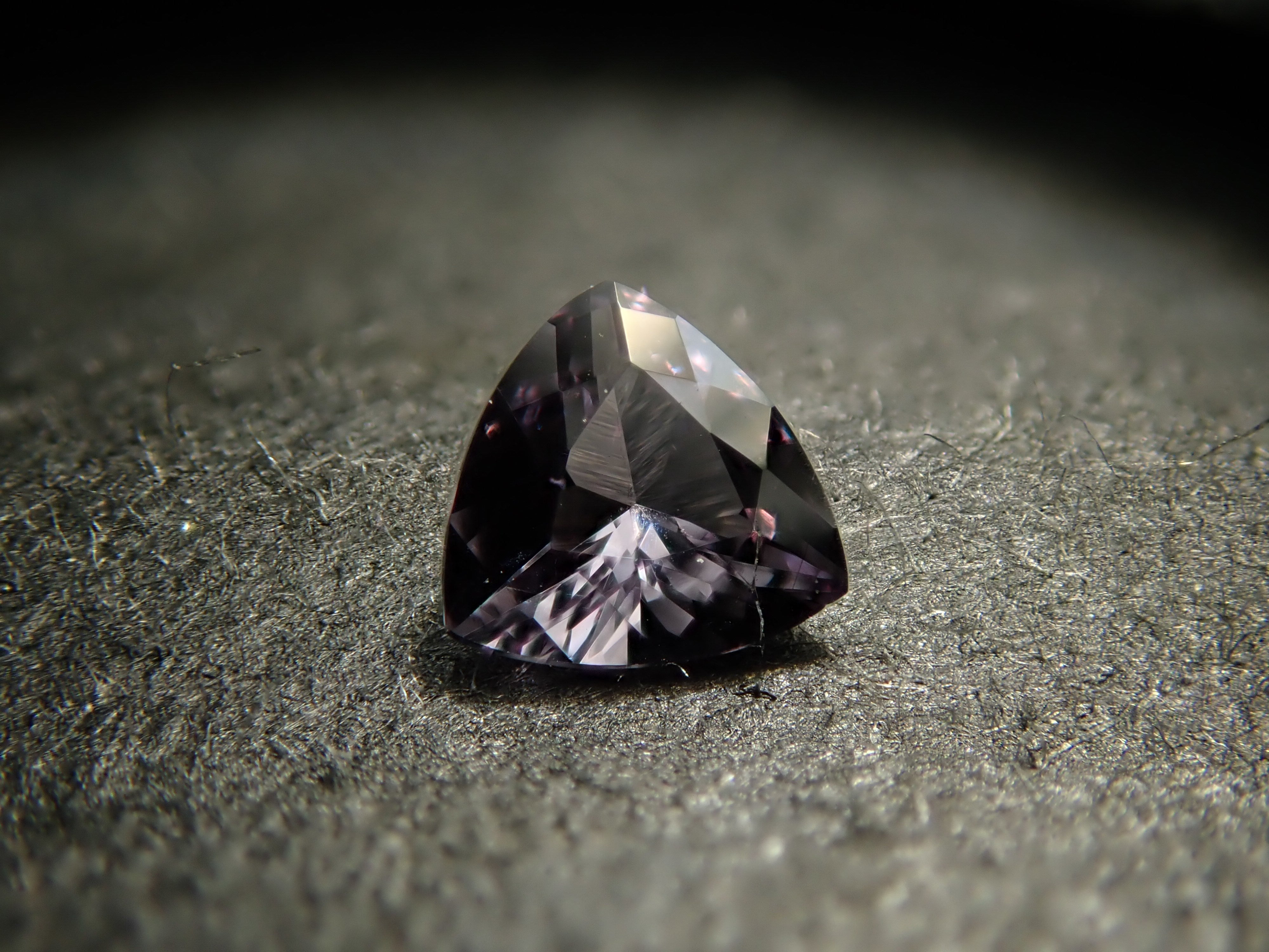 【2/1 22時販売】マダガスカル産ベキリーブルーガーネット（カラーチェンジガーネット） 0.072ctルース