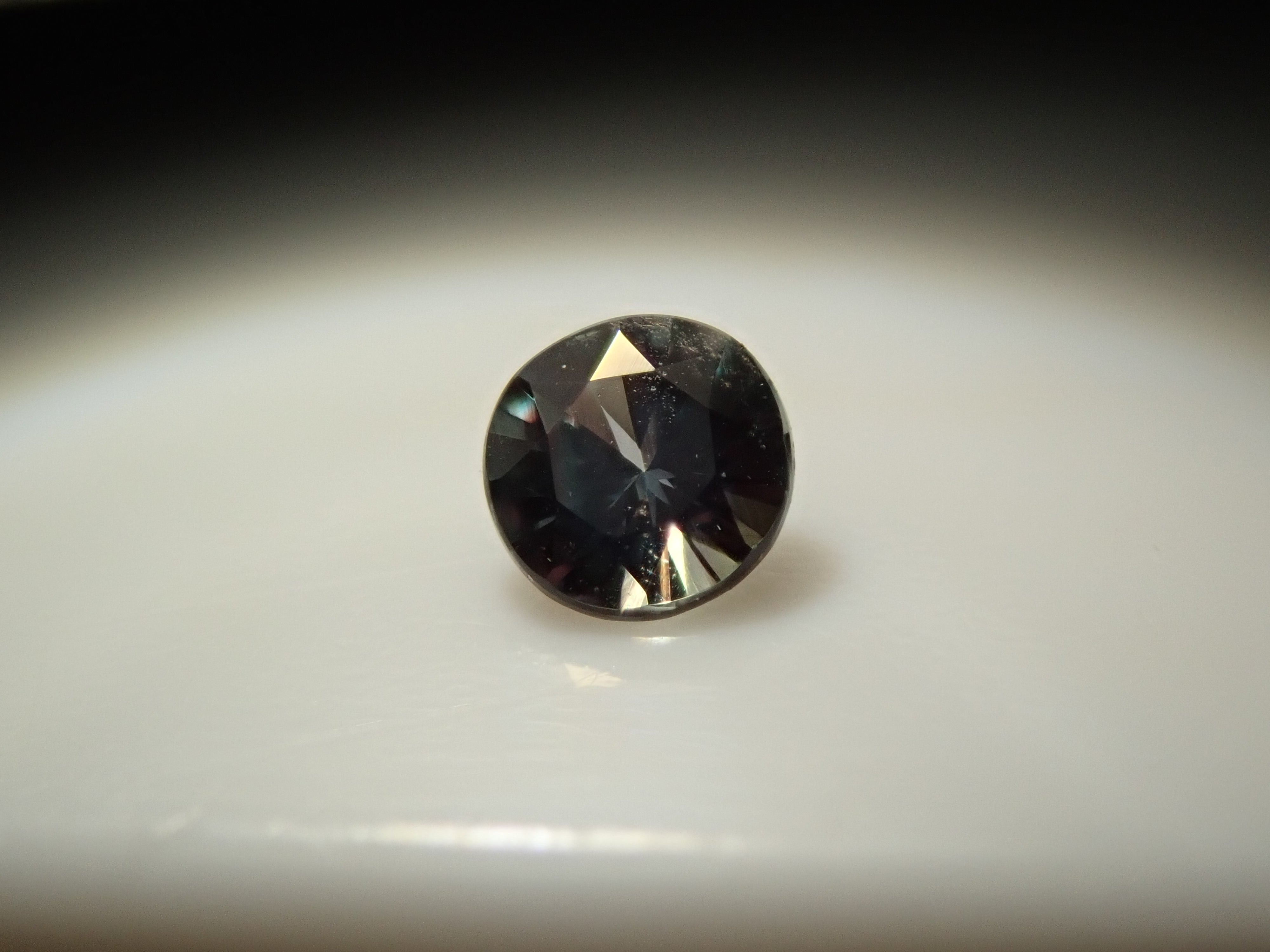 【2/1 22時販売】ロシア産アレキサンドライト 2.4mm/0.061ctルース