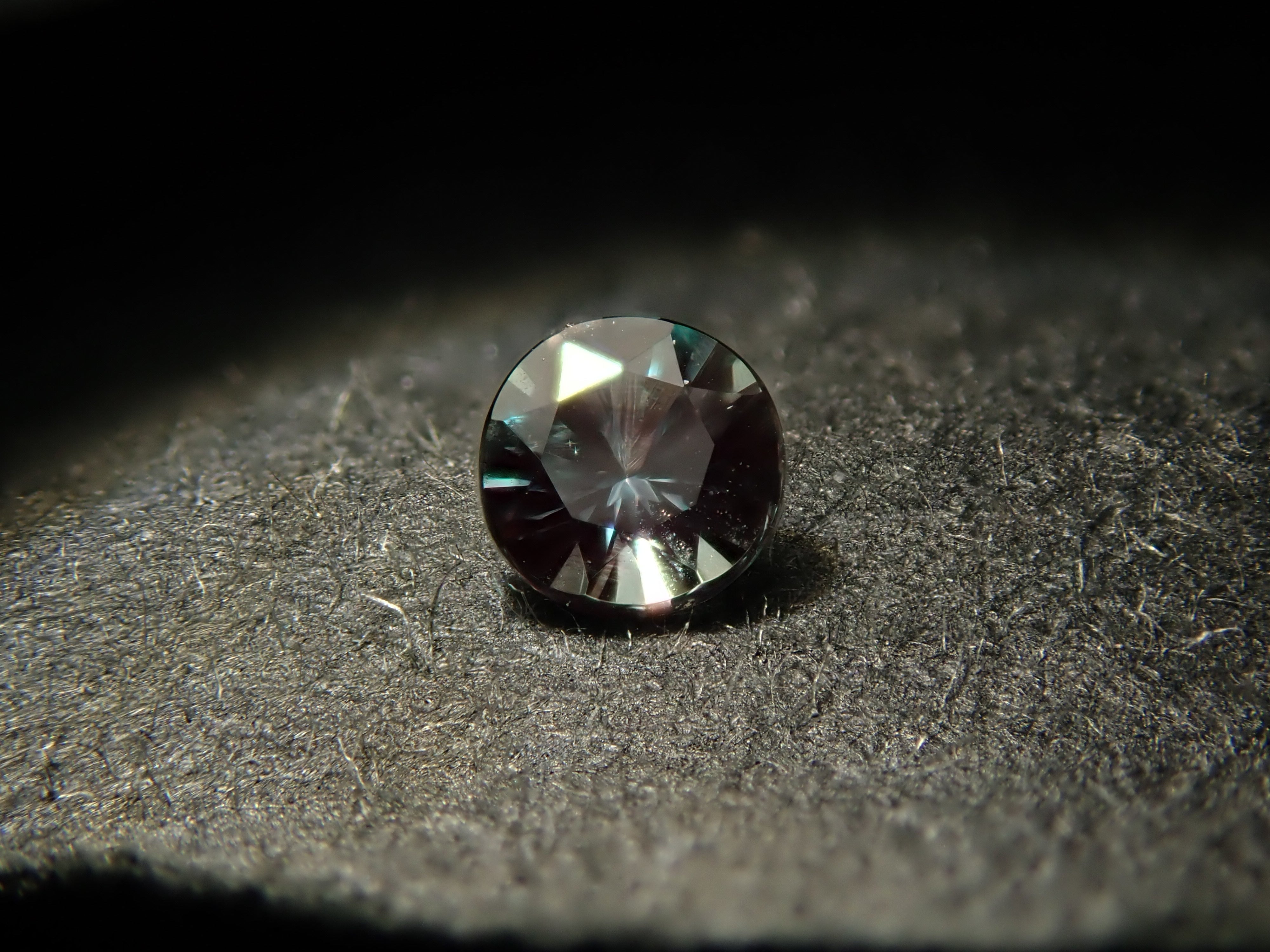 【2/1 22時販売】ロシア産アレキサンドライト 2.4mm/0.061ctルース