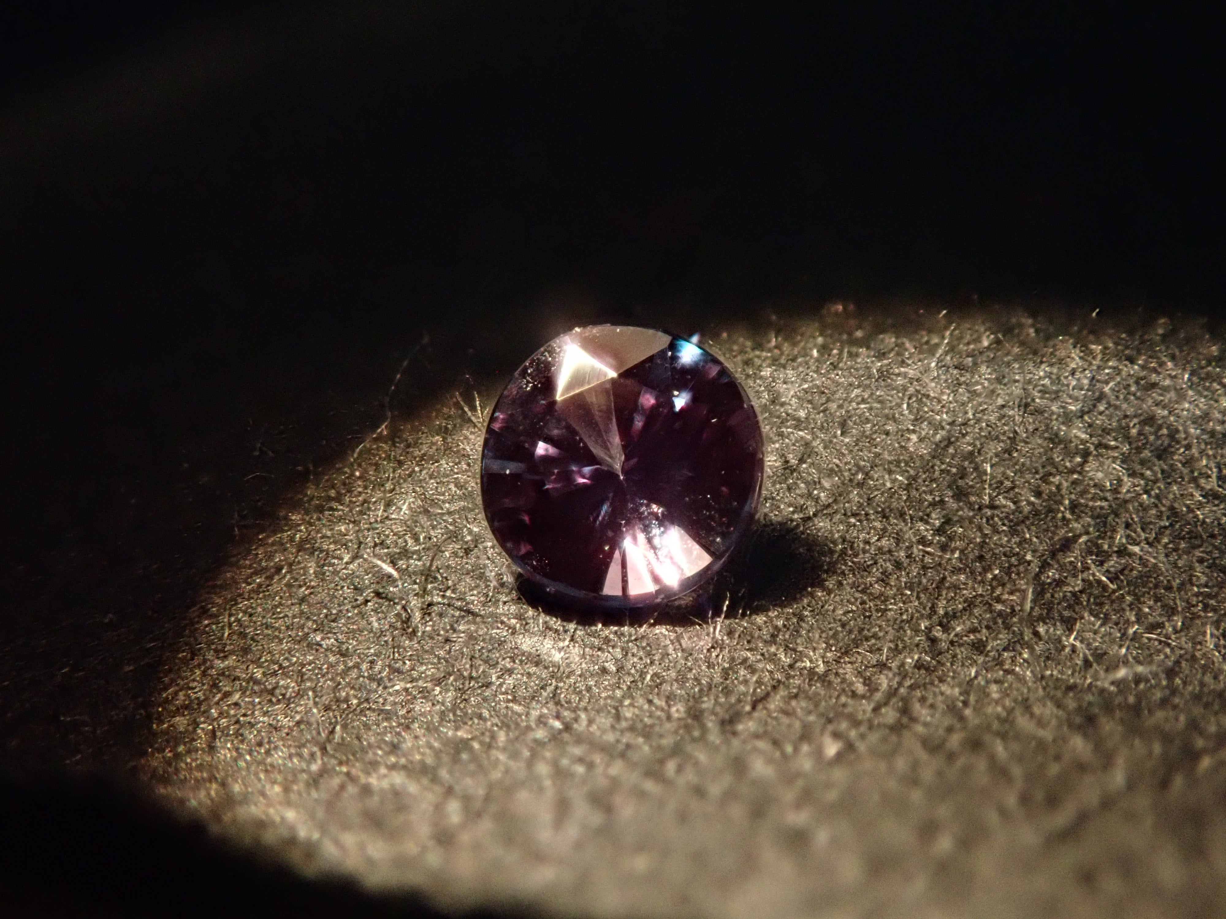 【2/1 22時販売】ロシア産アレキサンドライト 2.4mm/0.061ctルース