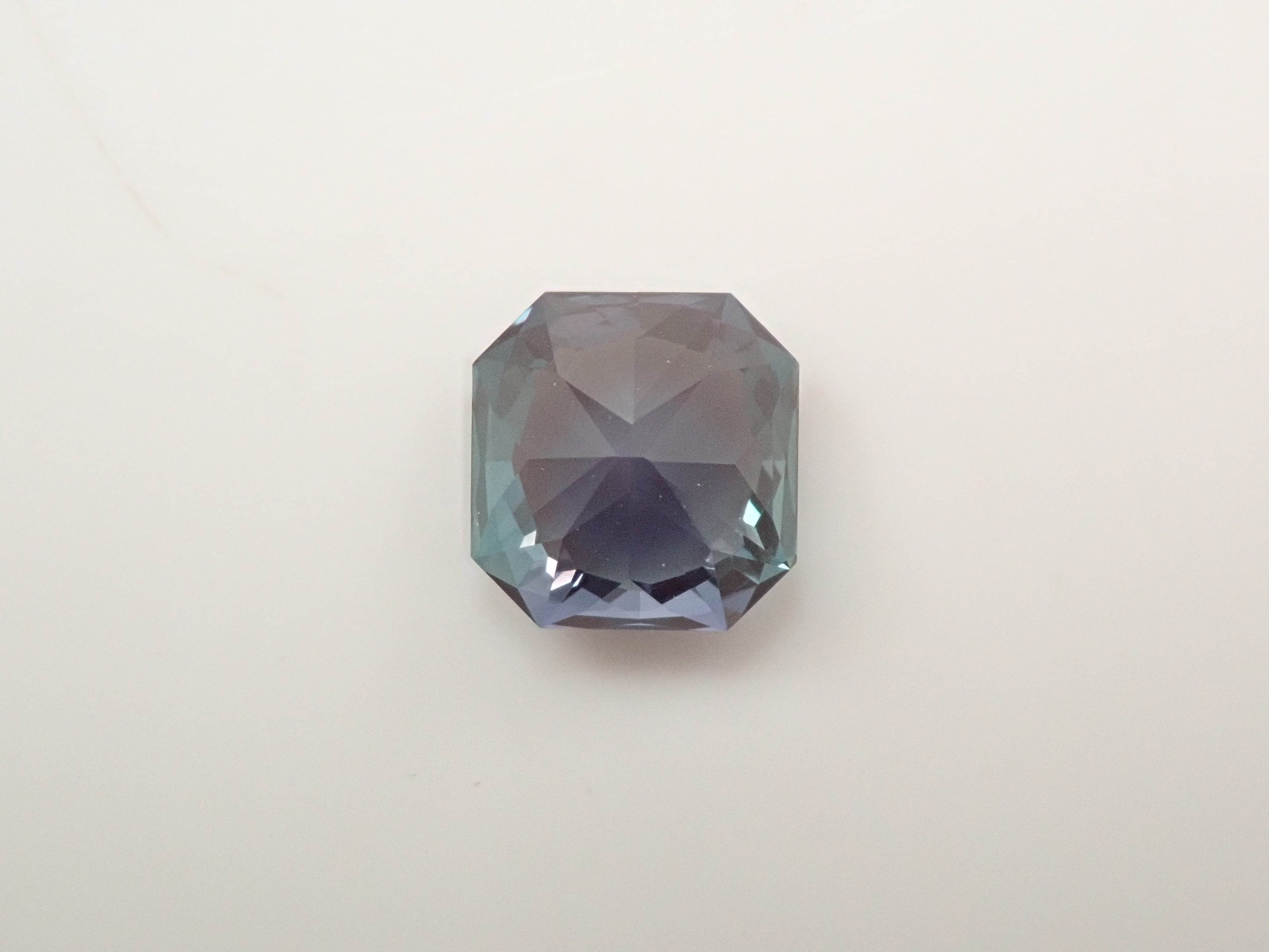 【2/1 22時販売】合成アレキサンドライト 2.046ctルース