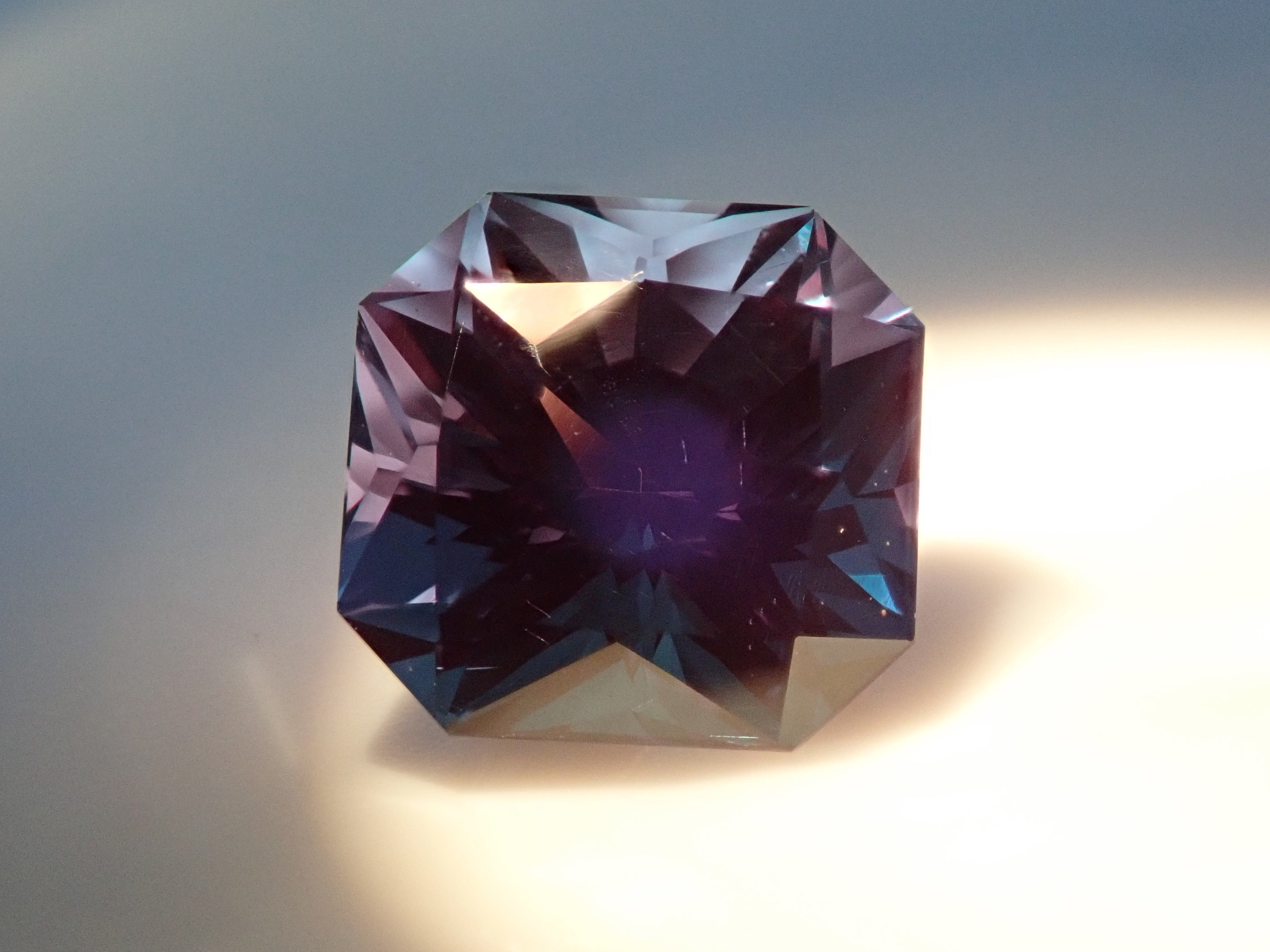 【2/1 22時販売】合成アレキサンドライト 2.046ctルース