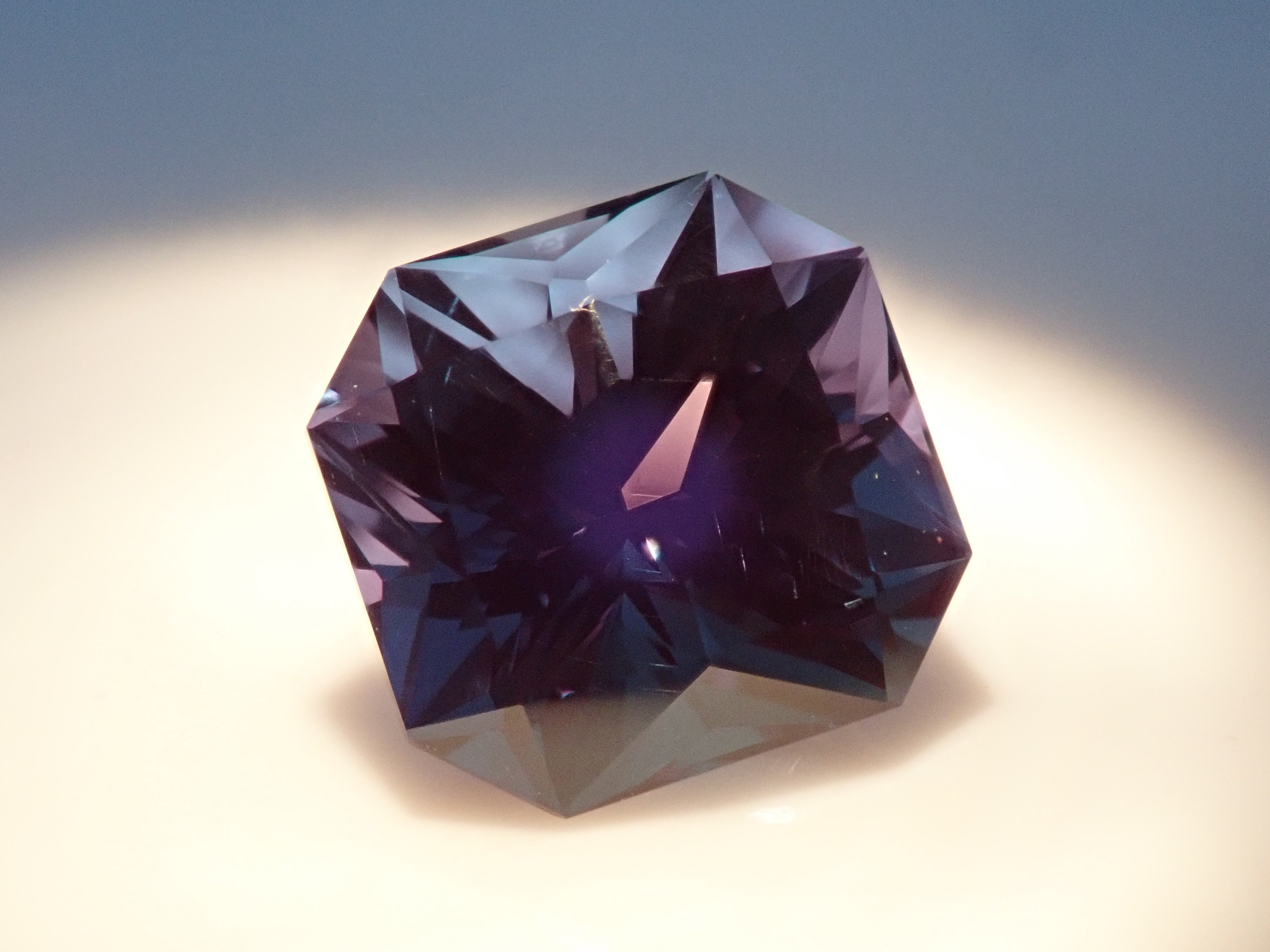 【2/1 22時販売】合成アレキサンドライト 2.046ctルース