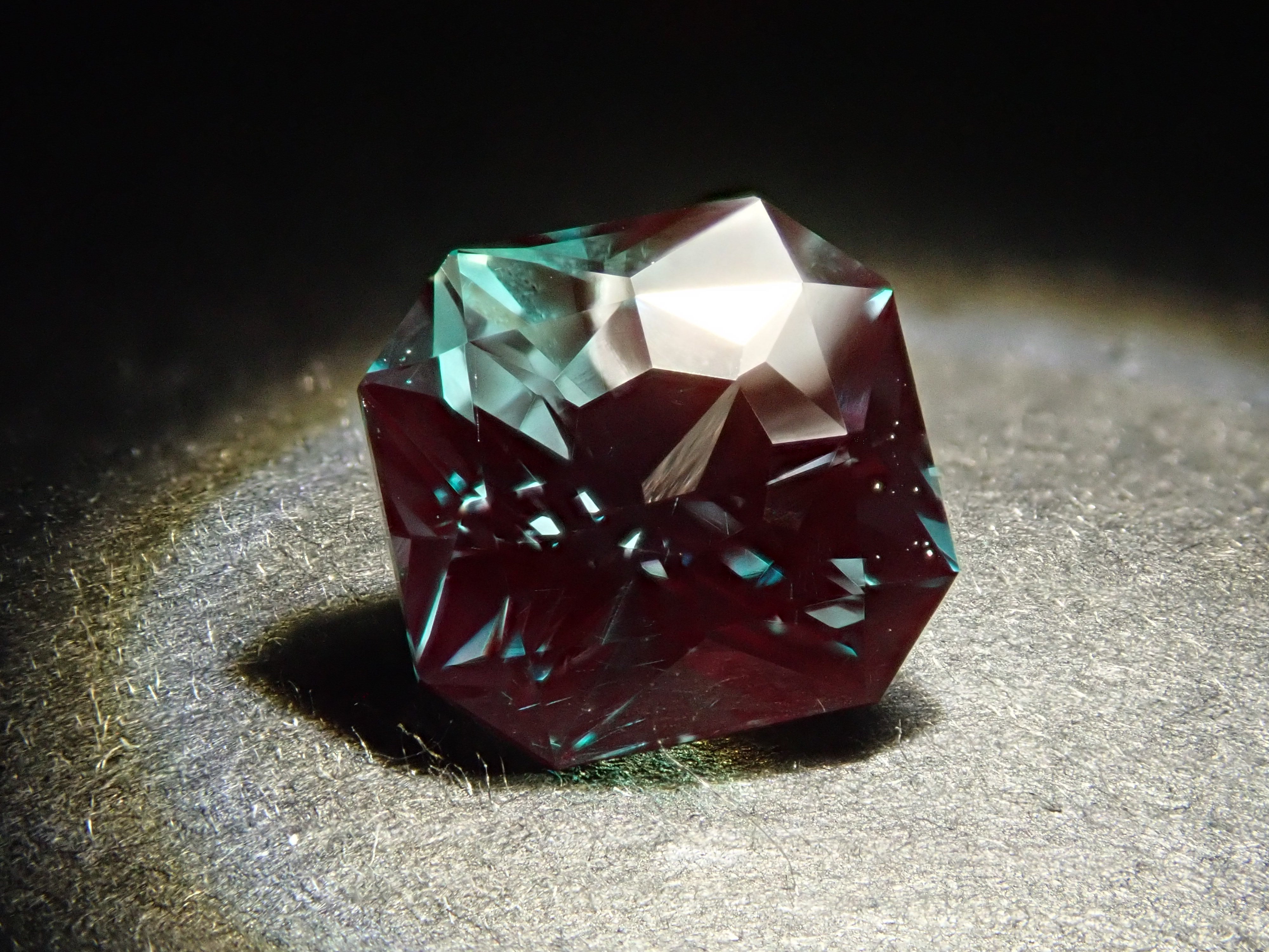 【2/1 22時販売】合成アレキサンドライト 2.046ctルース