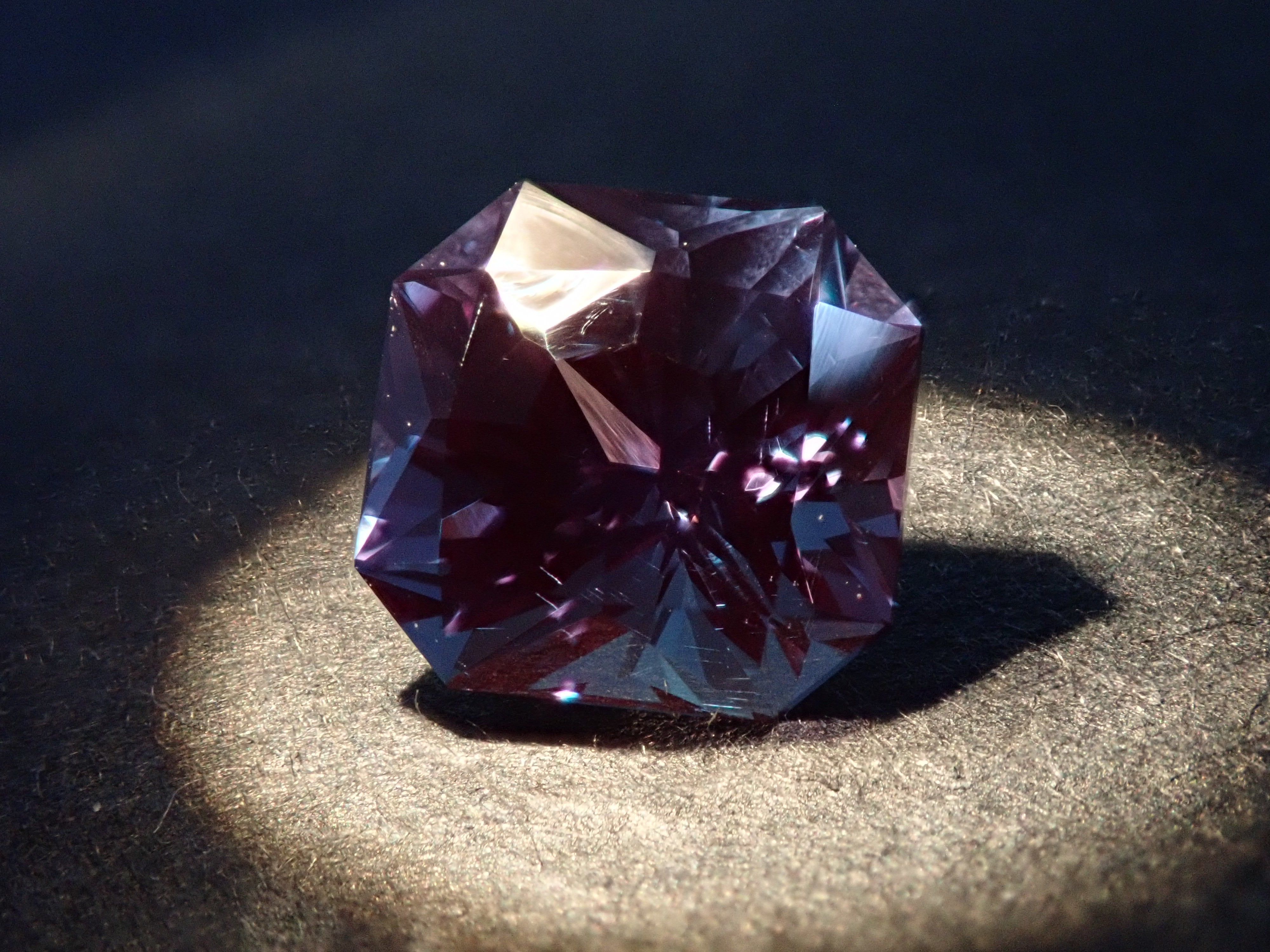 【2/1 22時販売】合成アレキサンドライト 2.046ctルース