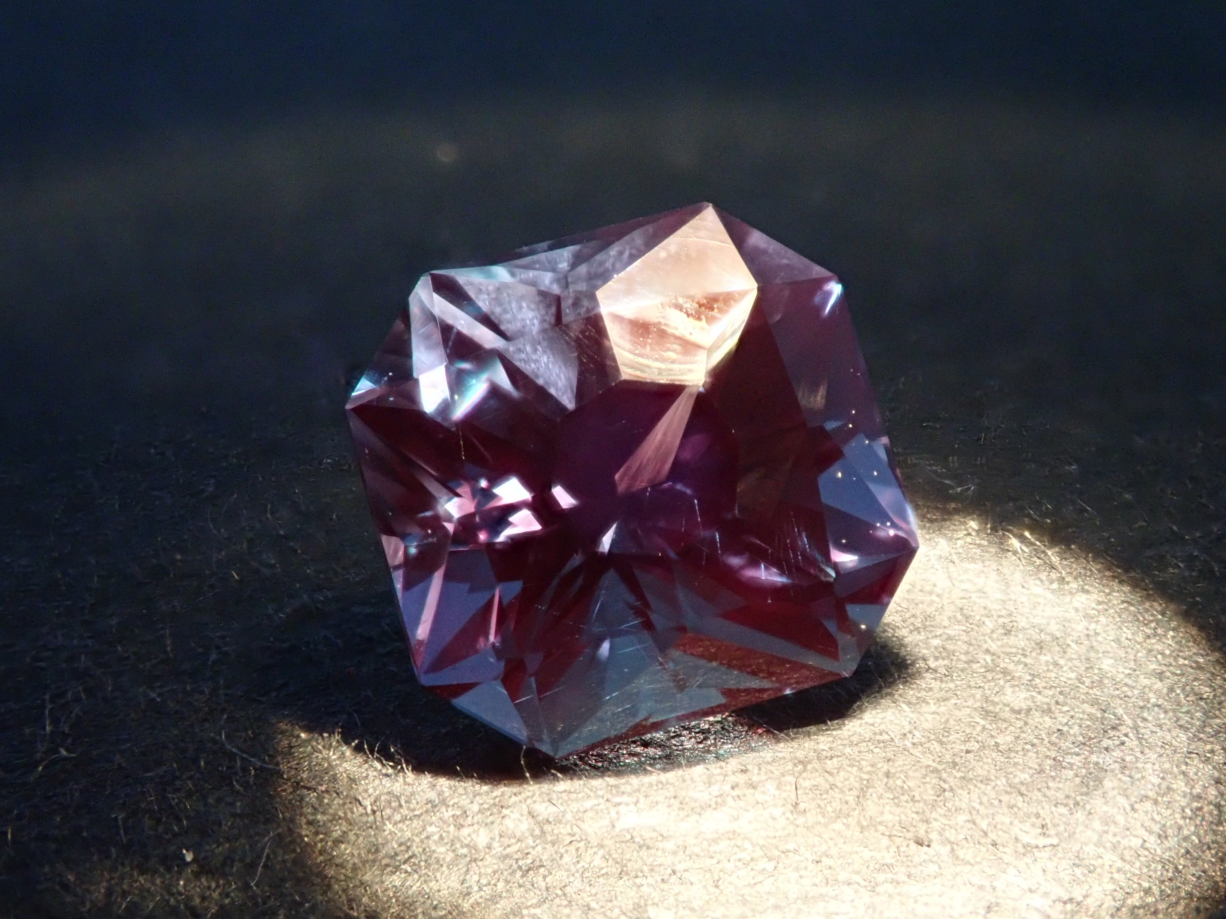 【2/1 22時販売】合成アレキサンドライト 2.046ctルース