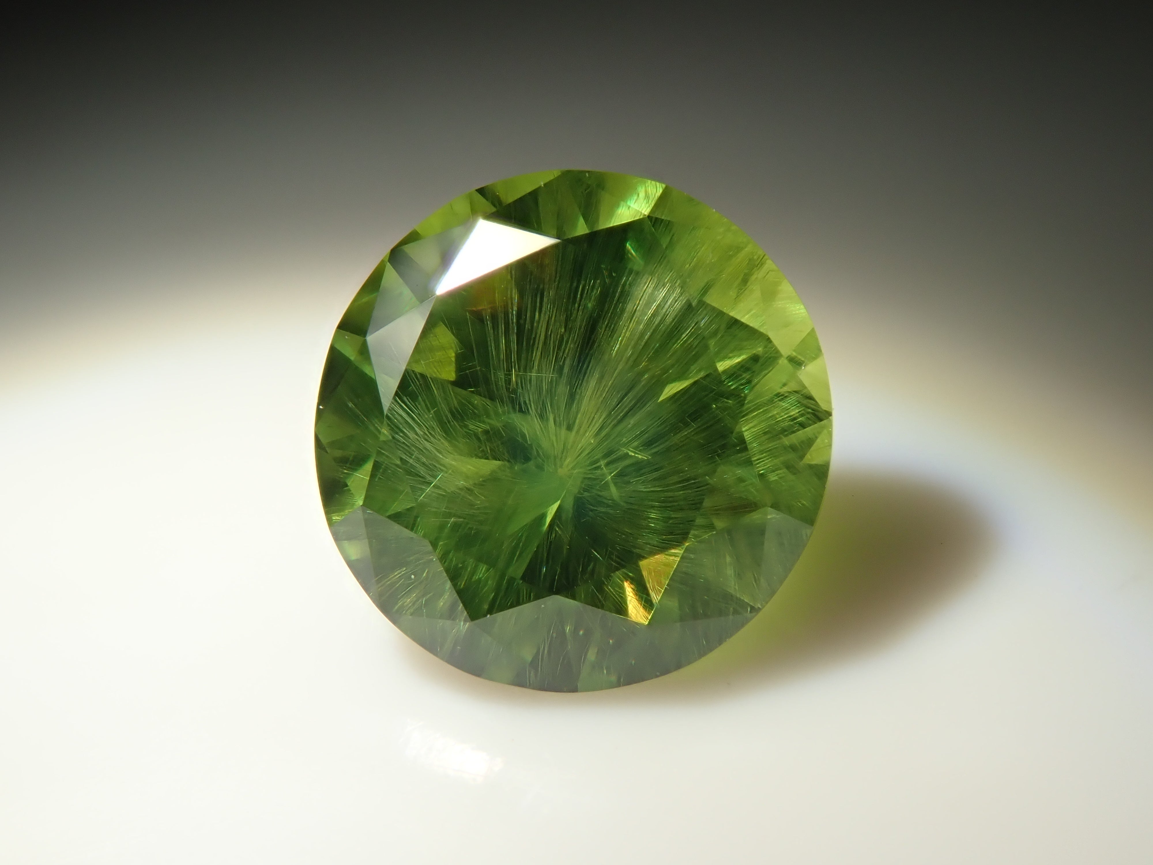 [Lottery Sale 0201_17] Russian Demantoid Garnet (Horsetail) 5.8mm/0.851ct Loose Stone