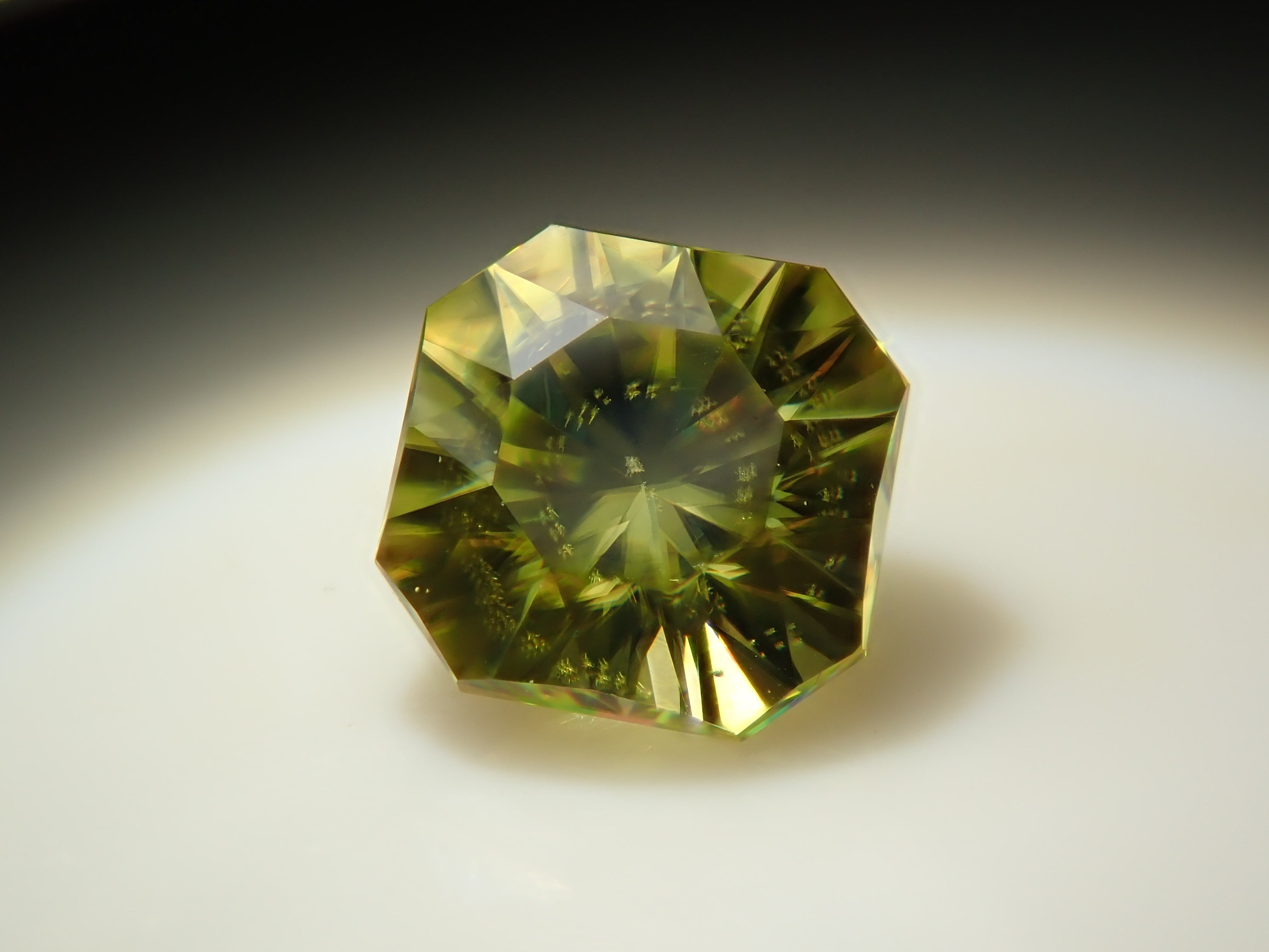 【#202607 Akihabara Popup On Loan】【12561118 Listed】Zimbabwean Sphene 0.477ct Loose
