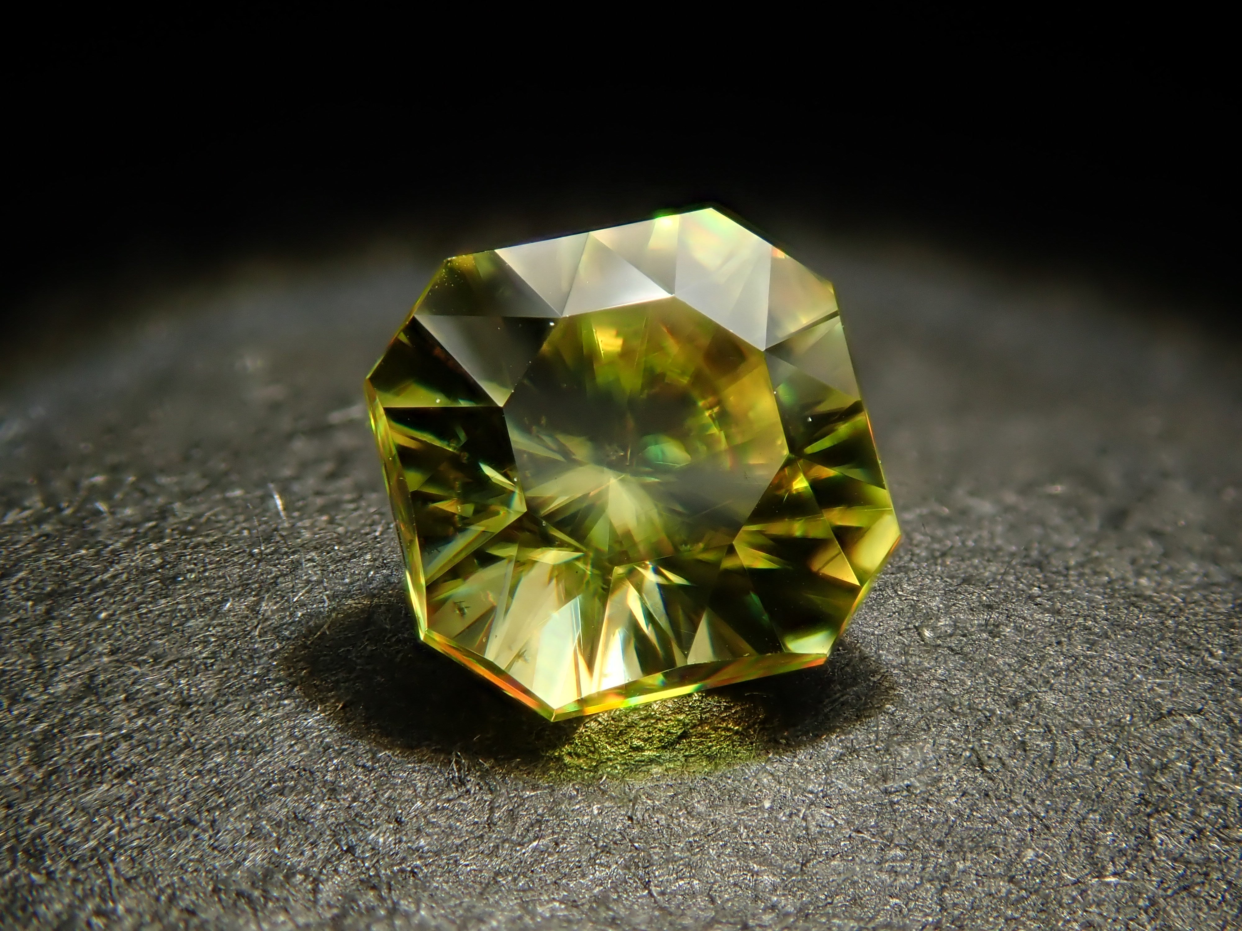【#202607 Akihabara Popup On Loan】【12561118 Listed】Zimbabwean Sphene 0.477ct Loose