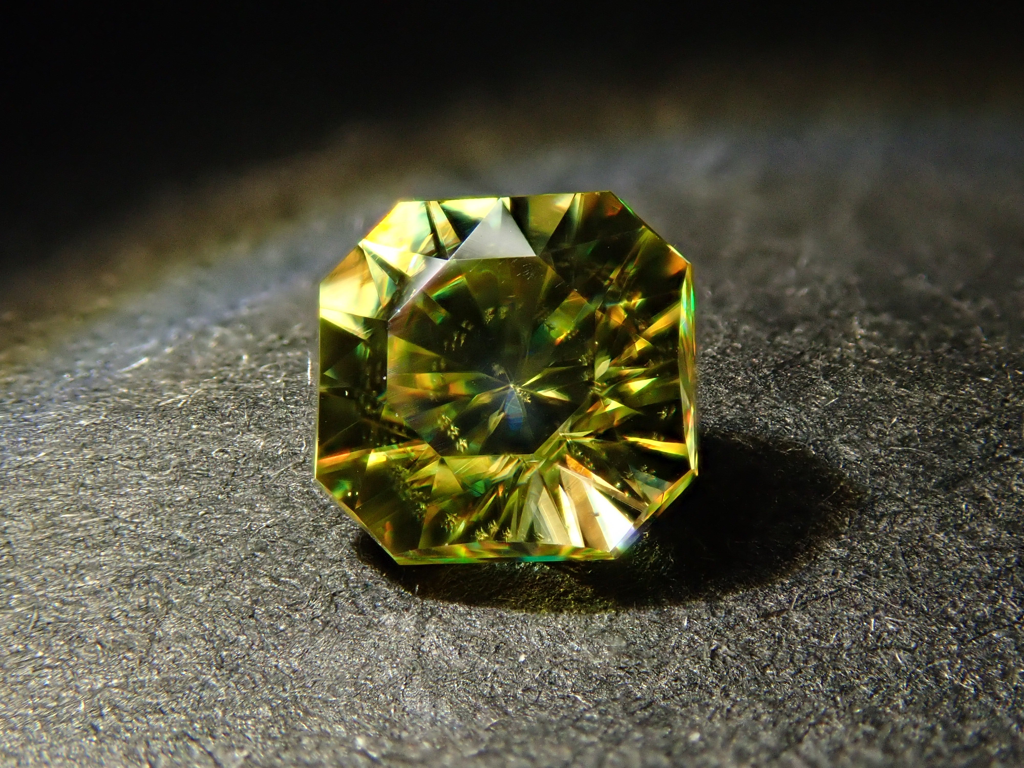【#202607 Akihabara Popup On Loan】【12561118 Listed】Zimbabwean Sphene 0.477ct Loose