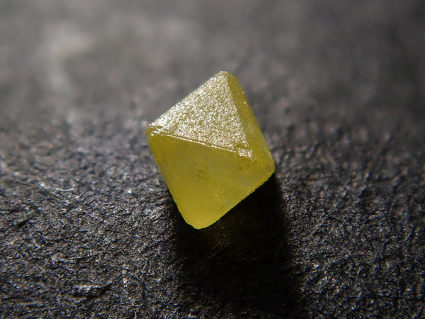 イエローダイヤモンド原石（ソーヤブル） 0.075ct原石