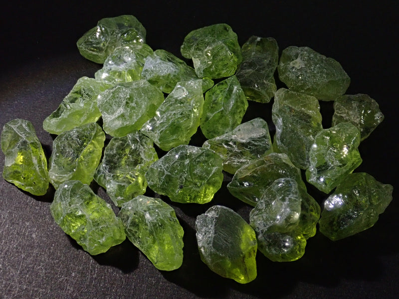 Raw peridot + 2 loose stones set (August birthstone)《Discount available for multiple purchases》
