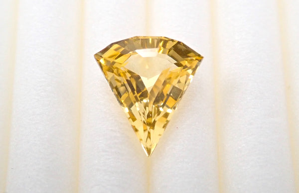 Yellow sapphire from Sri Lanka 0.692ct loose